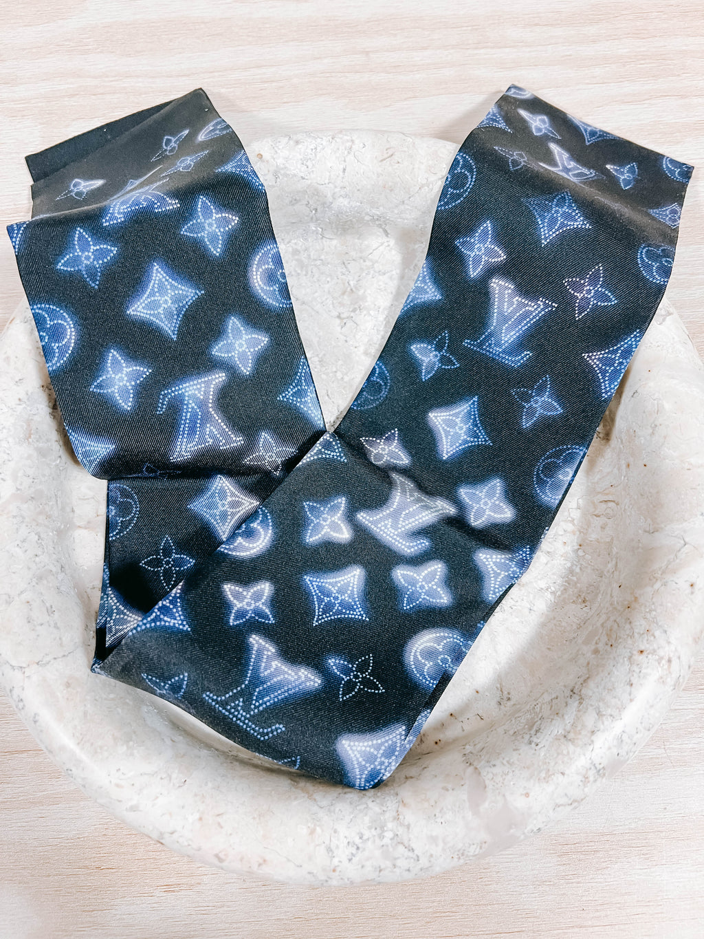 Pre-Owned LV Mahina Bleu Silk Bandeau Scarf