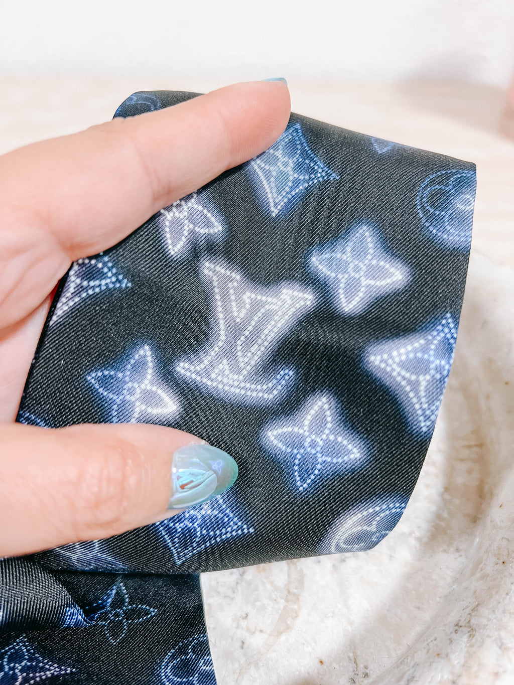 Pre-Owned LV Mahina Bleu Silk Bandeau Scarf