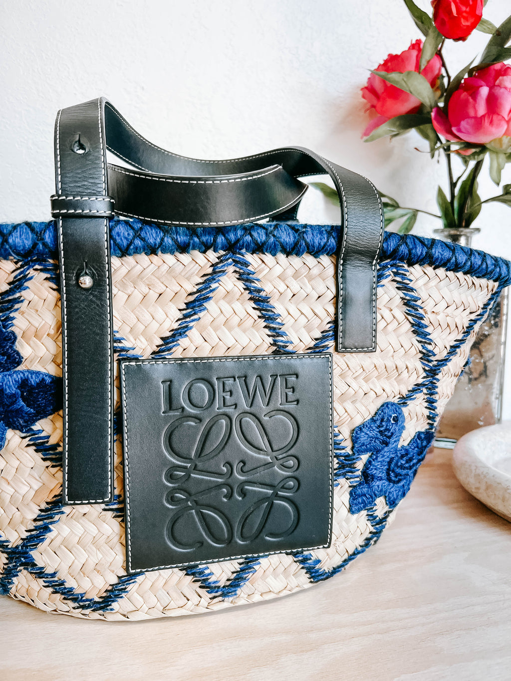 Pre-Owned Loewe Medium Animal Embroidered Raffia Basket Bag