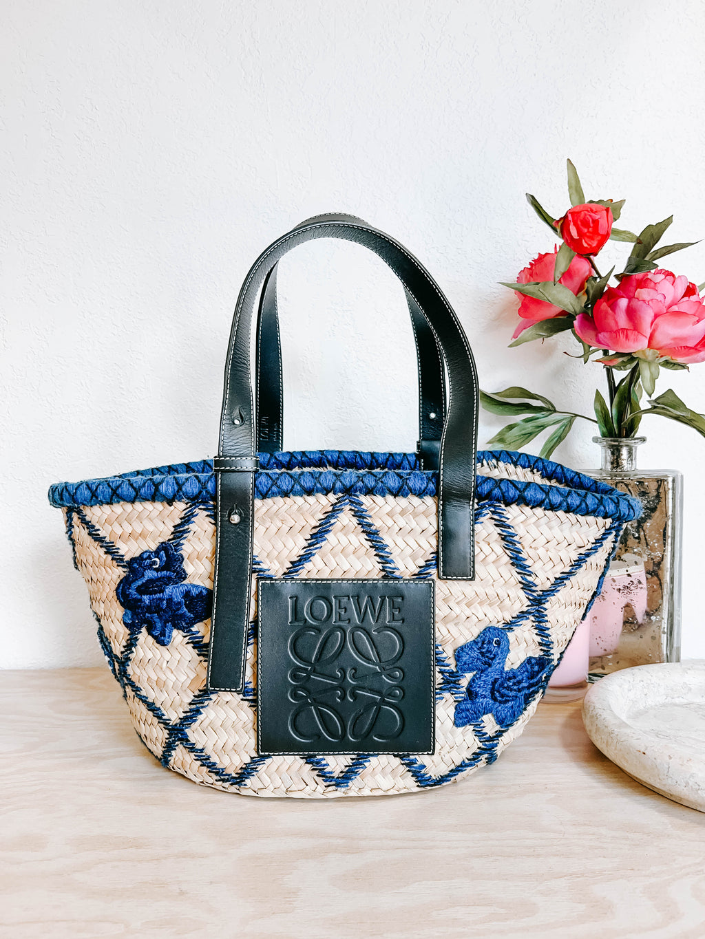 Pre-Owned Loewe Medium Animal Embroidered Raffia Basket Bag
