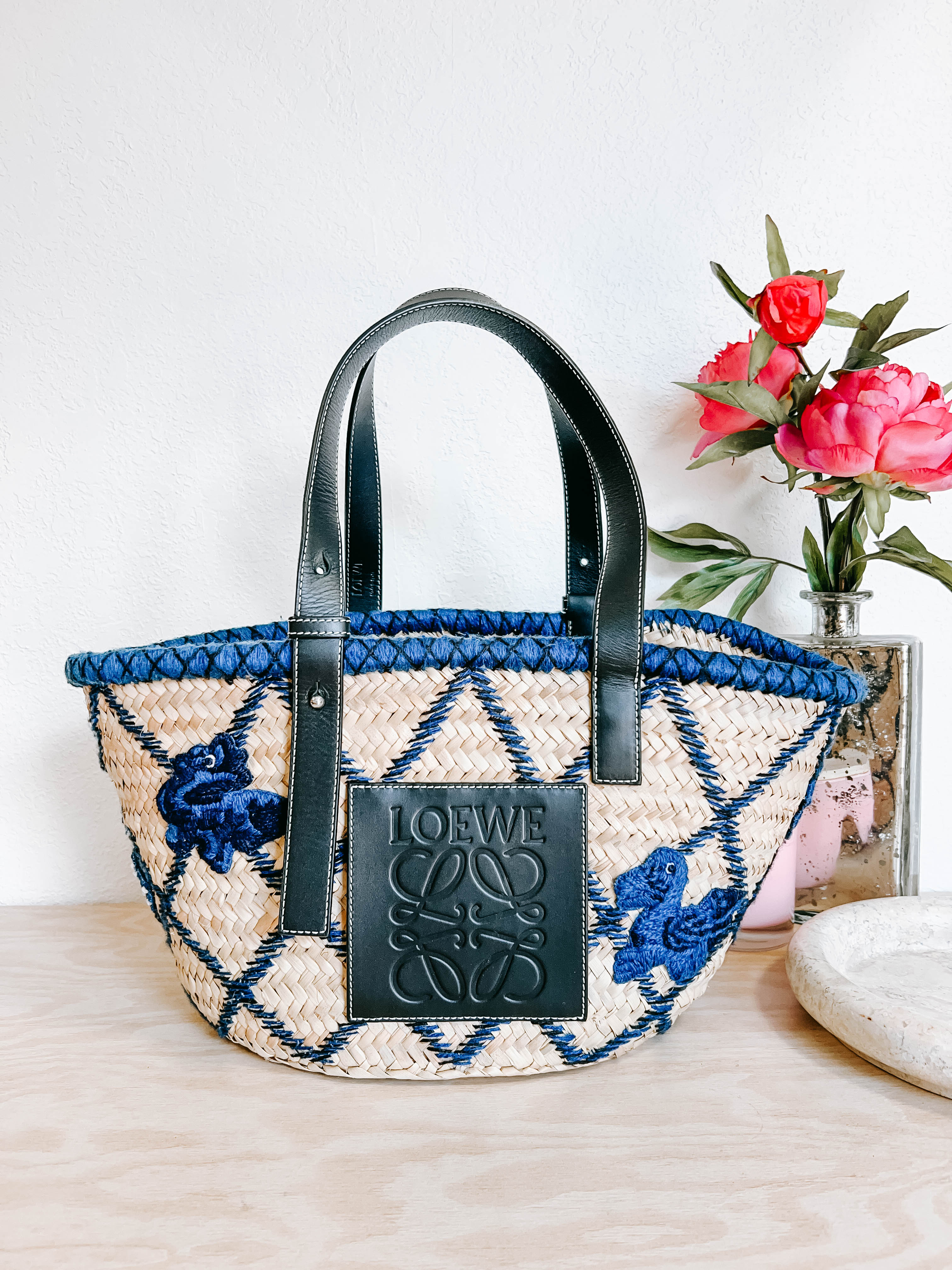 Pre-Owned Loewe Medium Animal Embroidered Raffia Basket Bag
