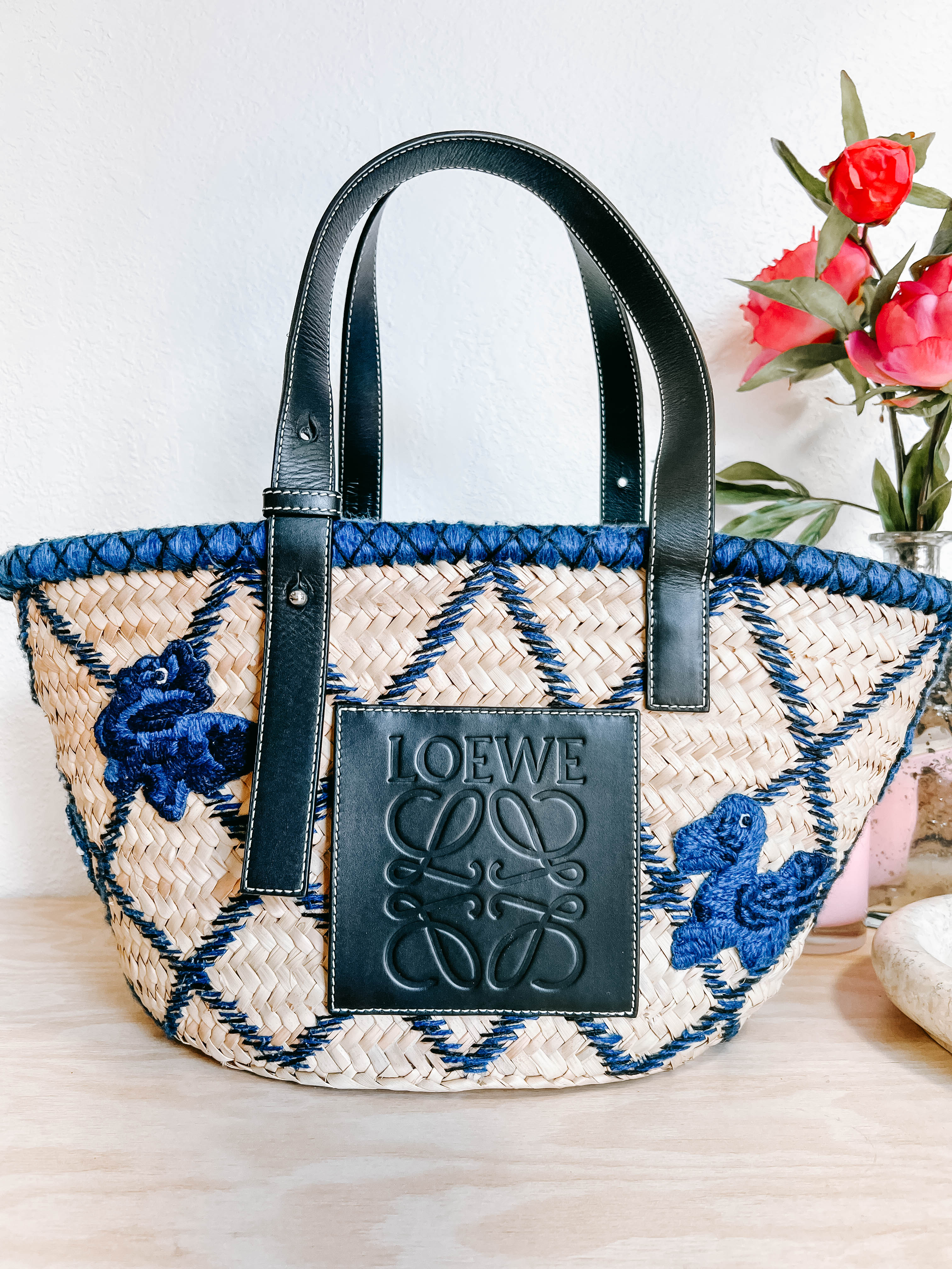 Pre-Owned Loewe Medium Animal Embroidered Raffia Basket Bag