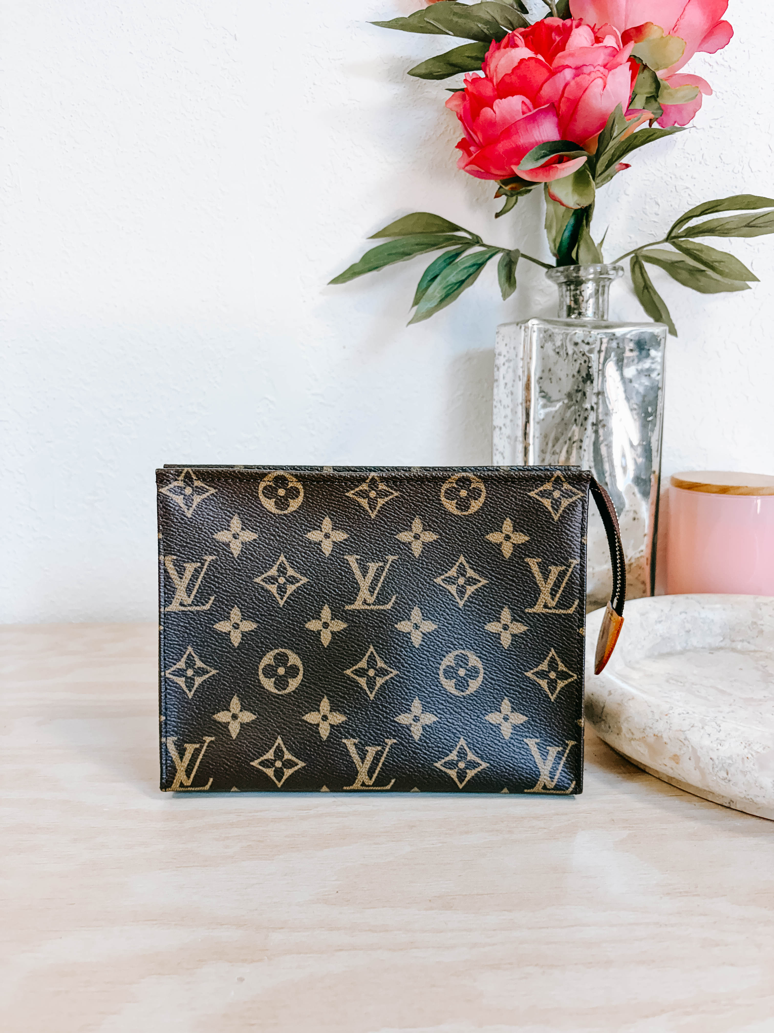 Pre-Owned Louis Vuitton Monogram Toiletry 19 Case *Final Sale*