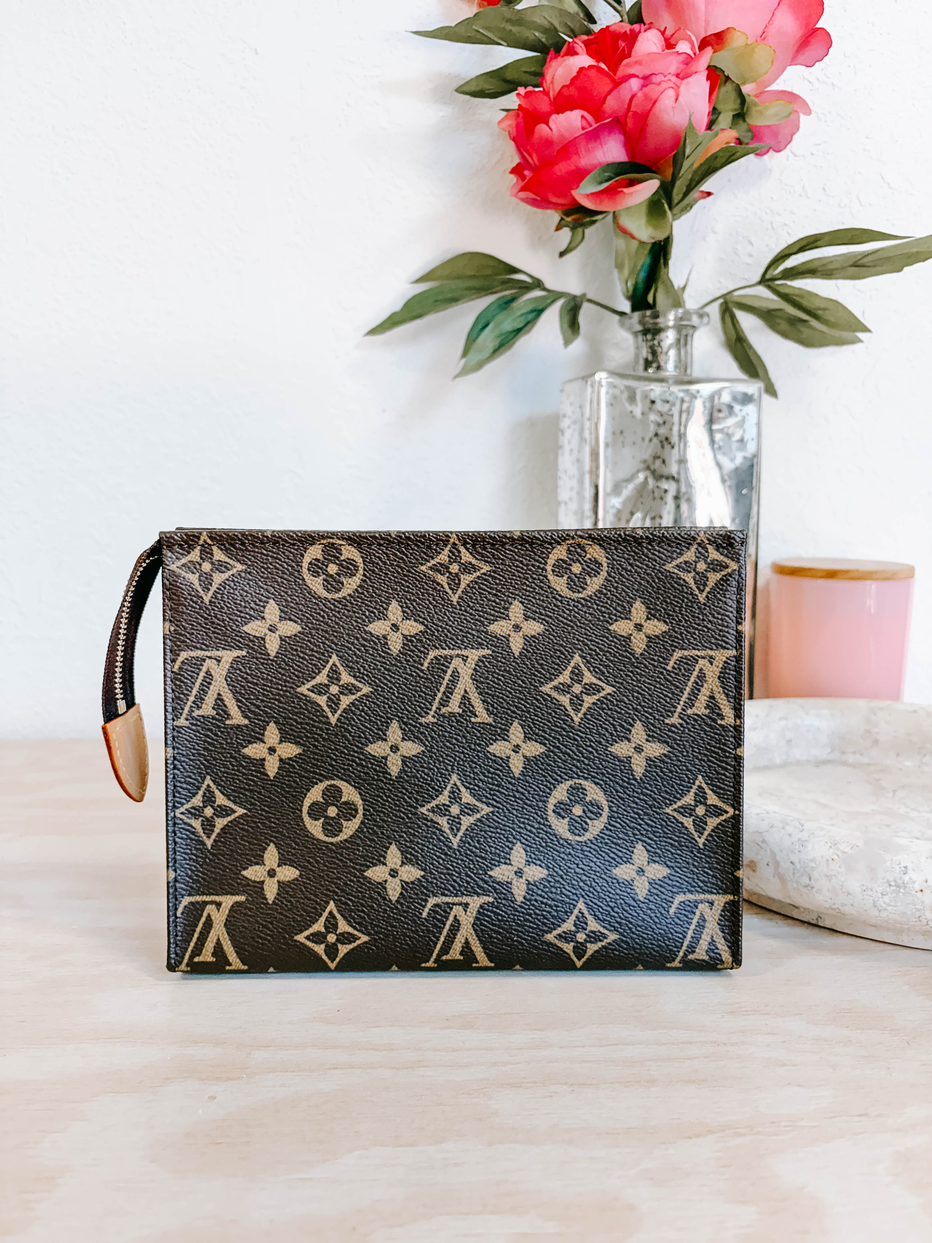 Pre-Owned Louis Vuitton Monogram Toiletry 19 Case *Final Sale*