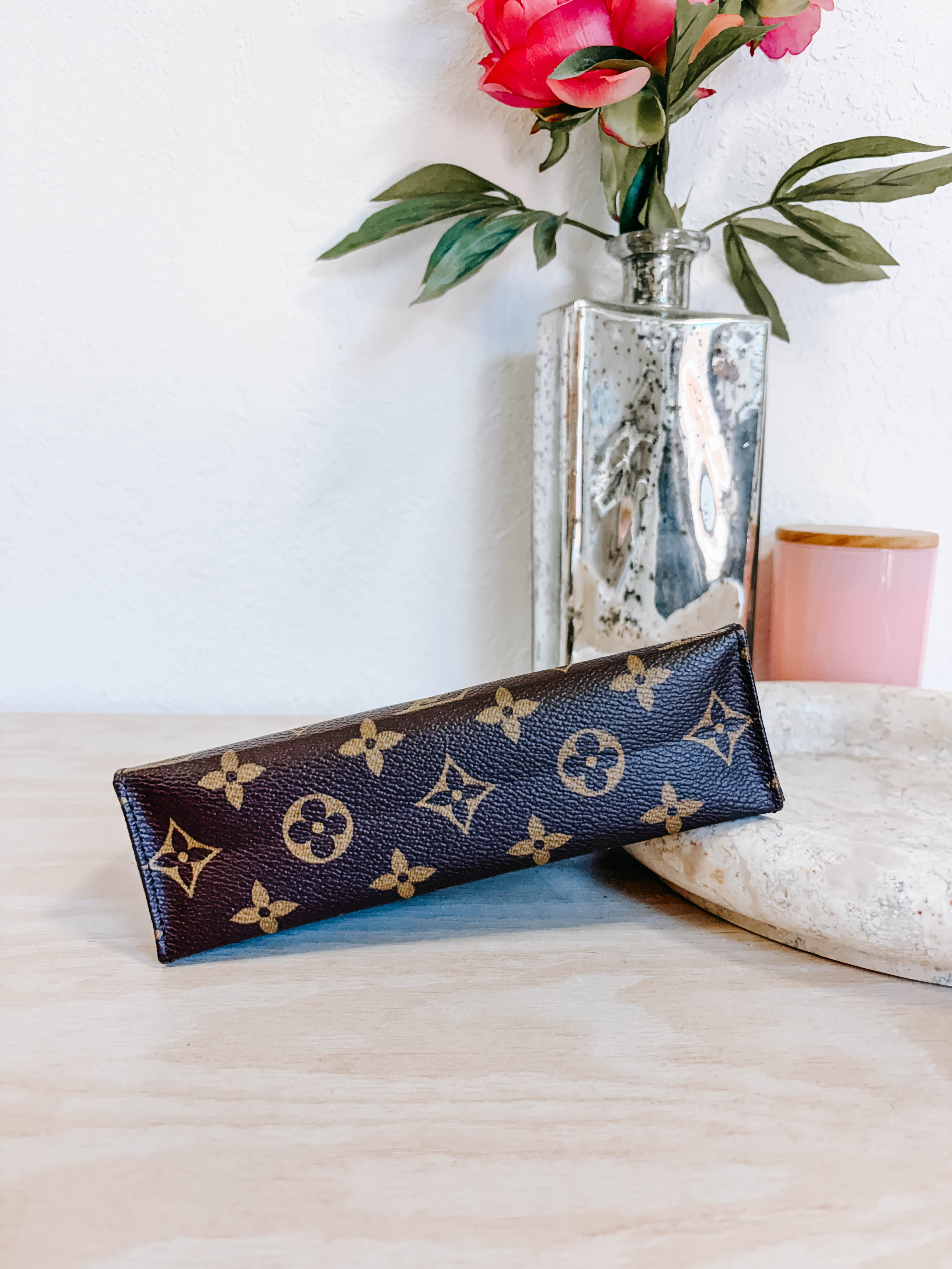 Pre-Owned Louis Vuitton Monogram Toiletry 19 Case *Final Sale*