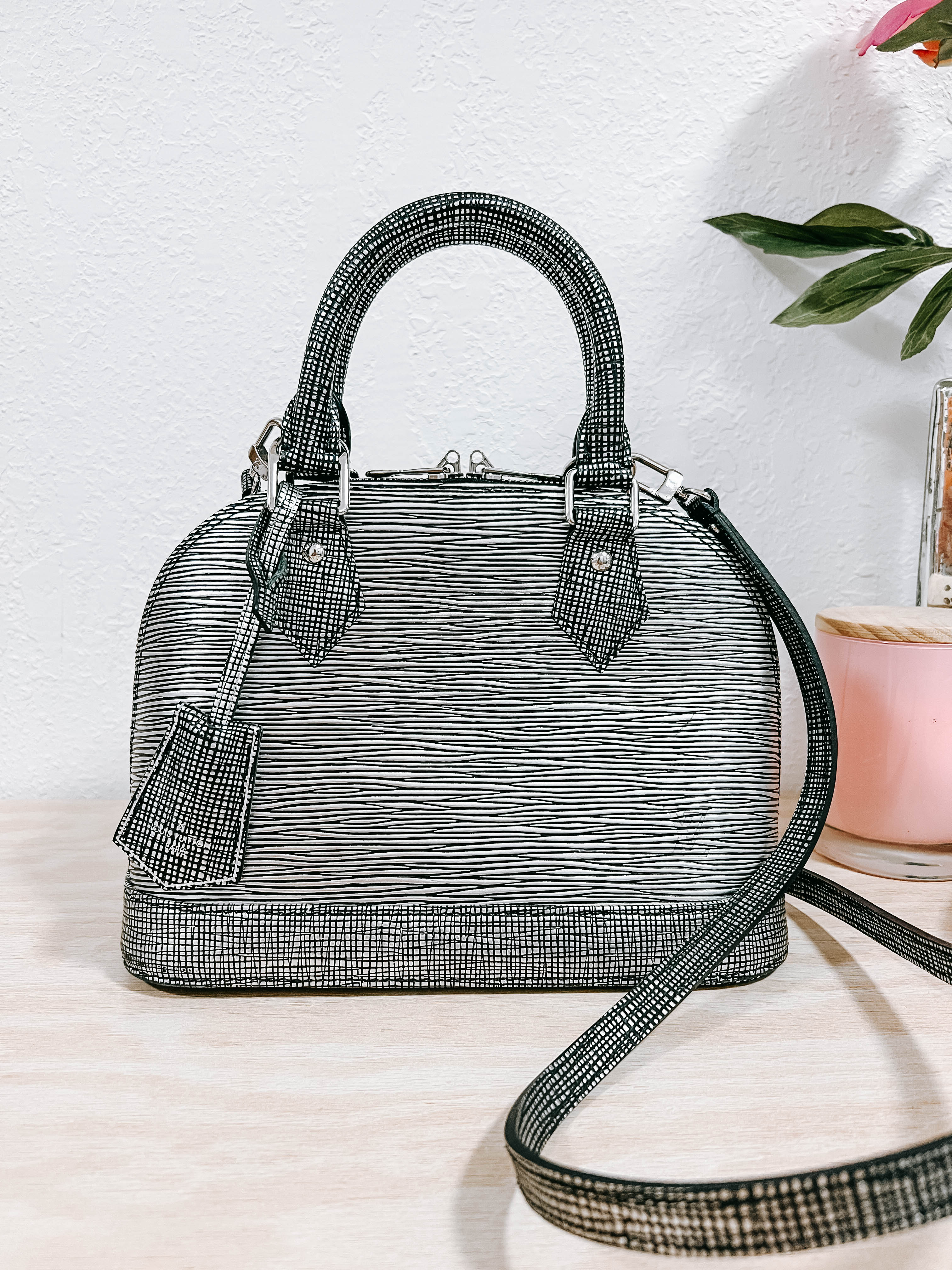 Pre-Owned LV Epi Alma Platine BB