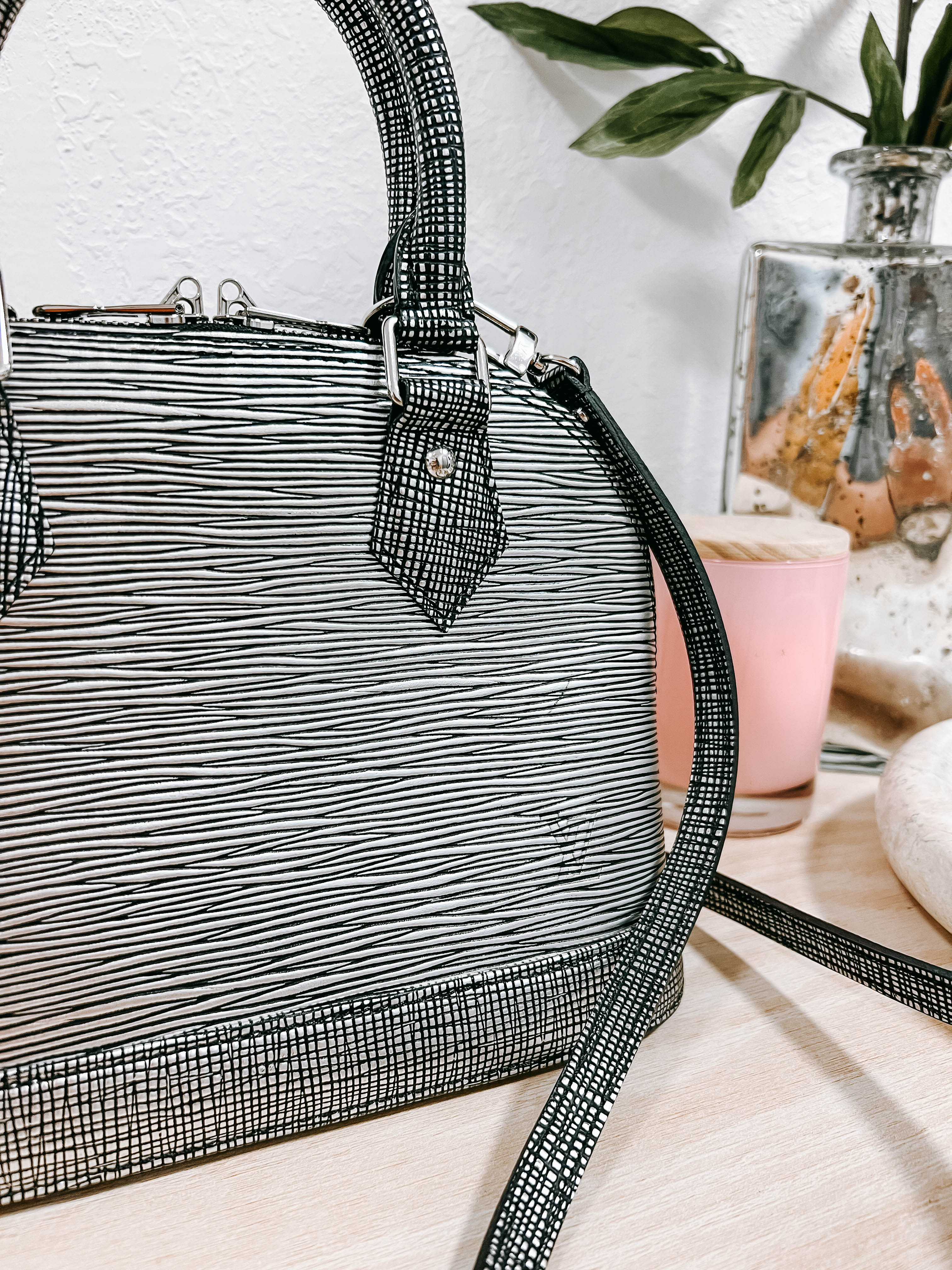 Pre-Owned LV Epi Alma Platine BB