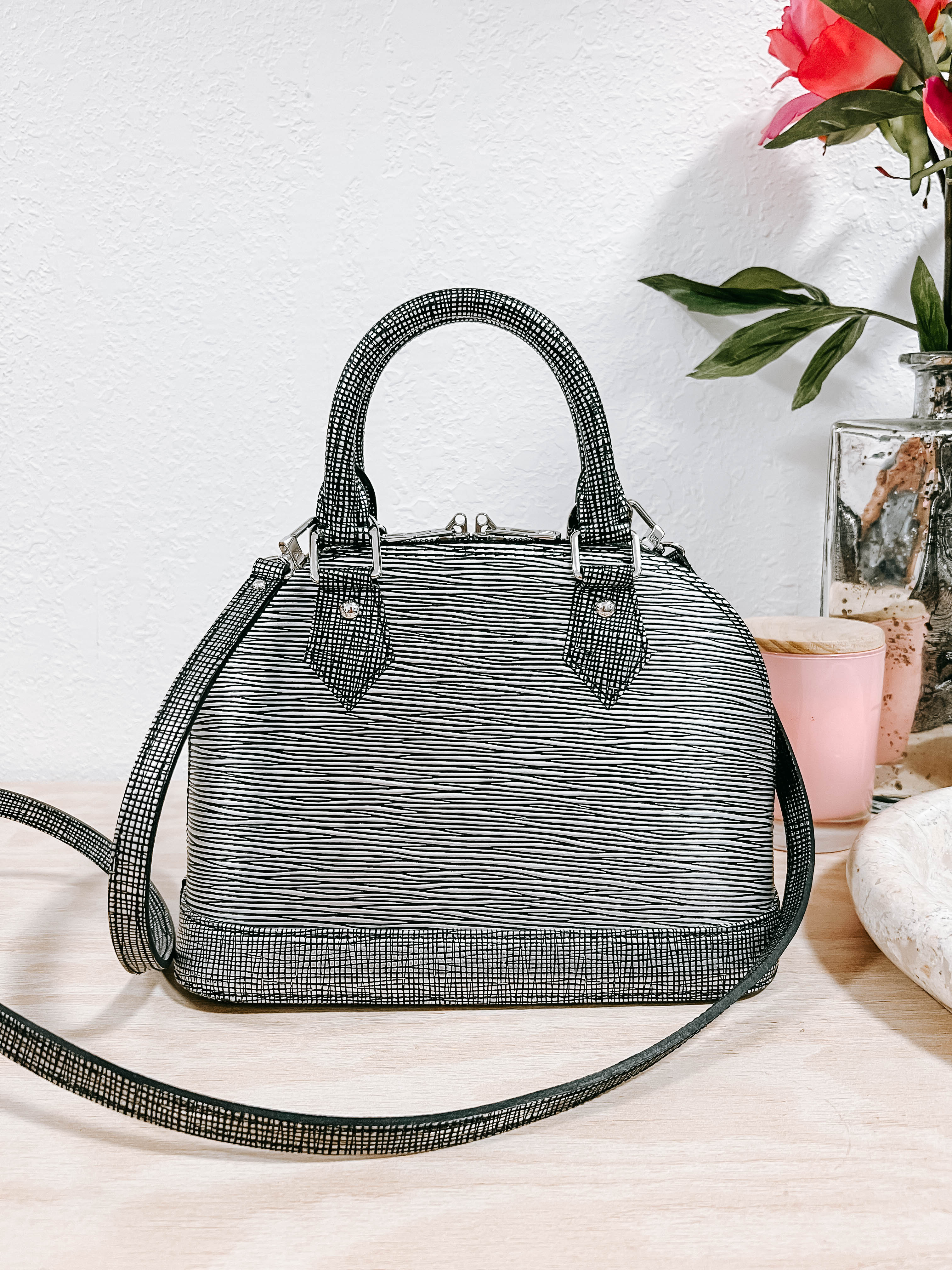 Pre-Owned LV Epi Alma Platine BB