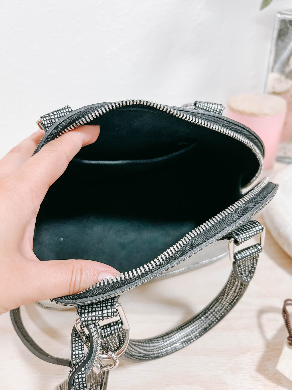 Pre-Owned LV Epi Alma Platine BB