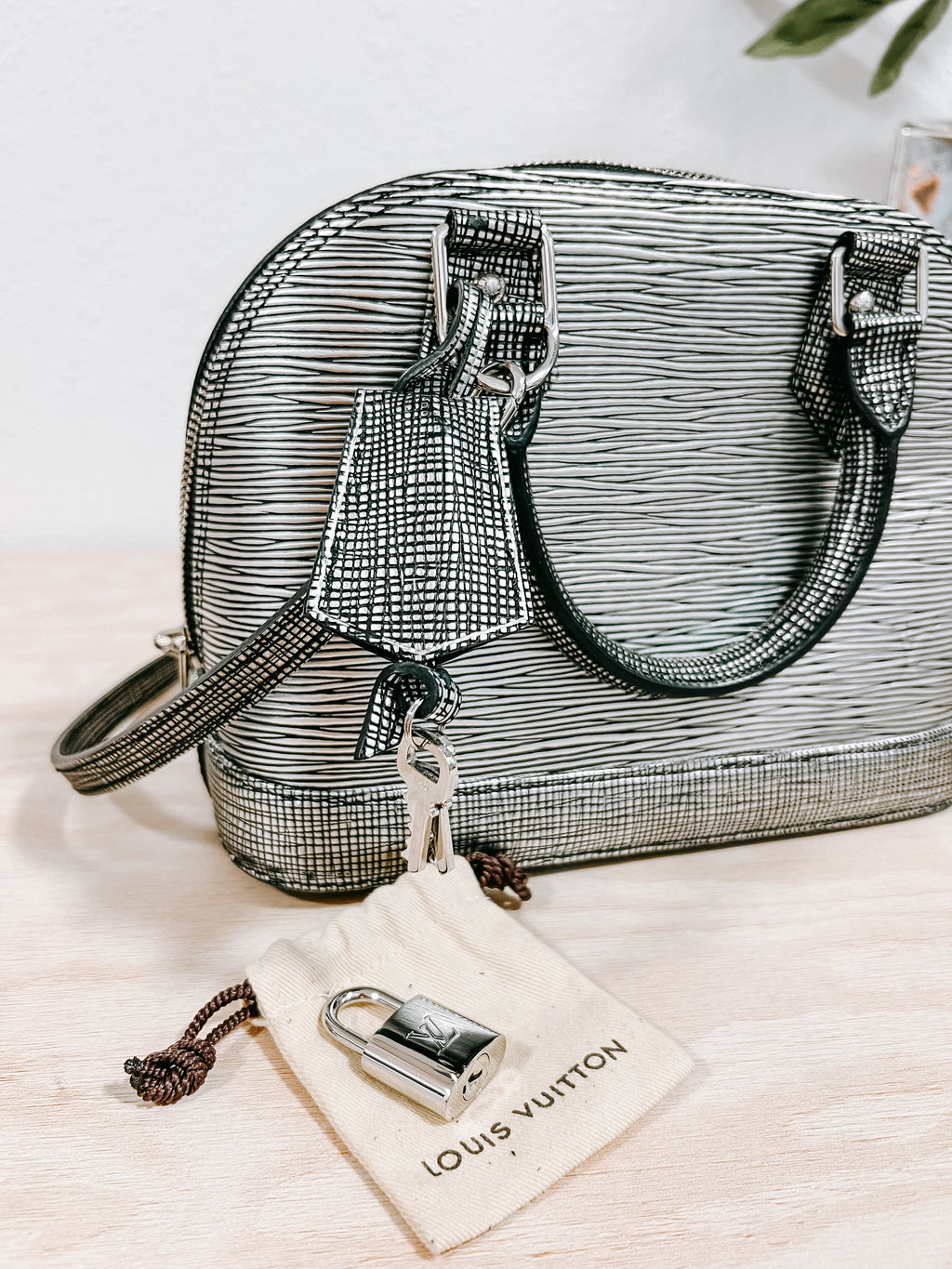 Pre-Owned LV Epi Alma Platine BB