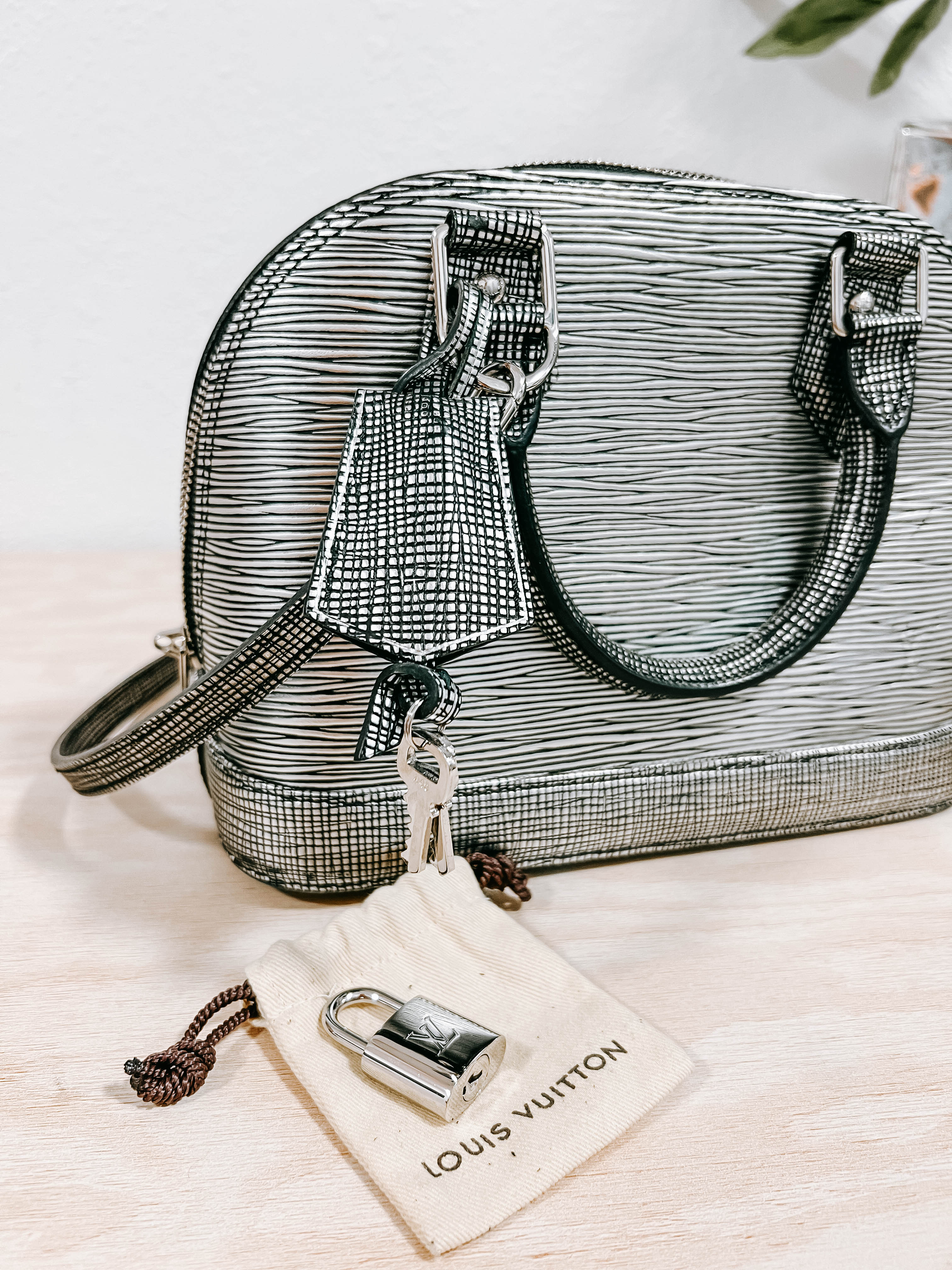 Pre-Owned LV Epi Alma Platine BB