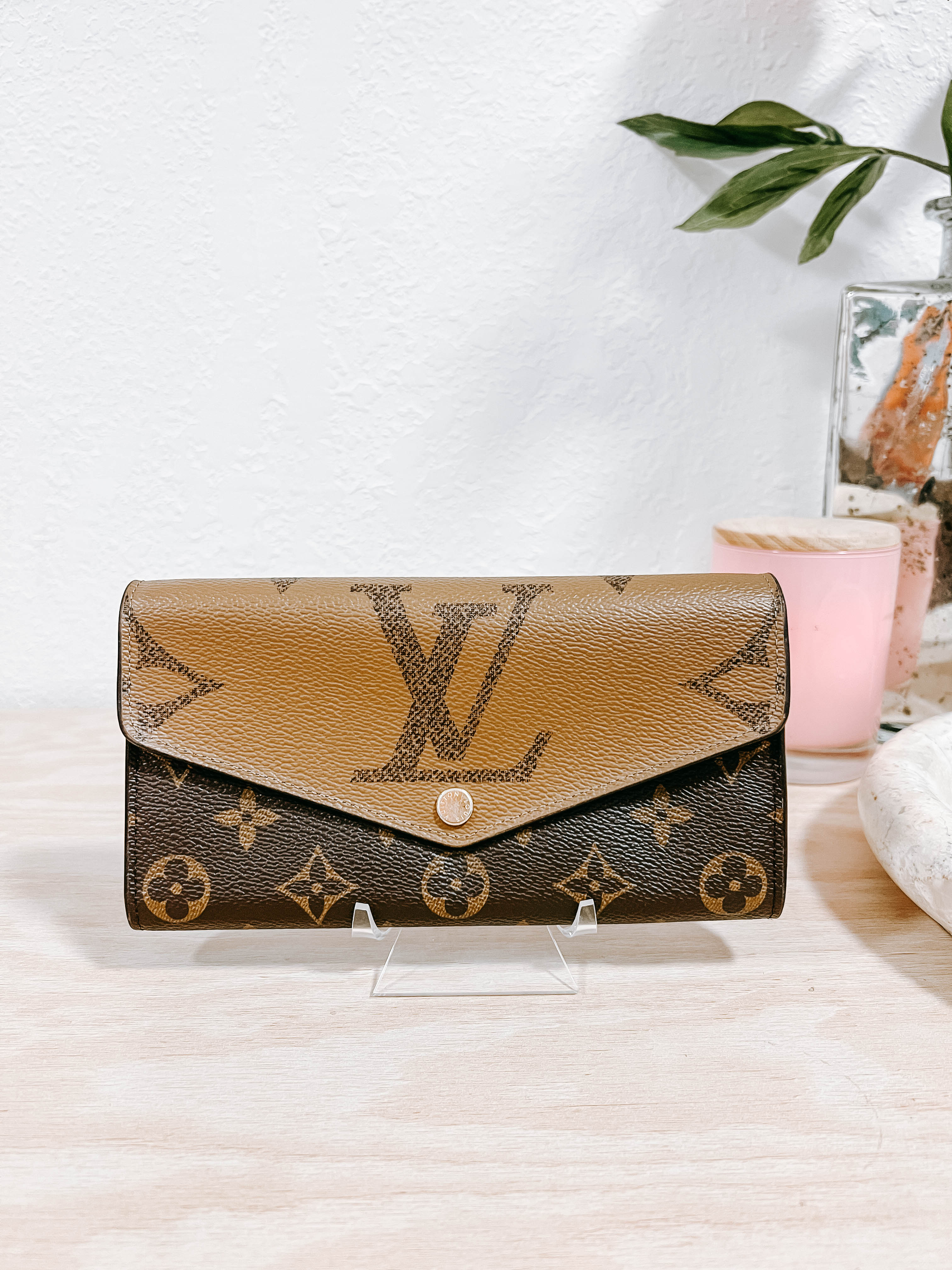 Pre-Owned Louis Vuitton Jumbo Reverse Monogram Sarah Wallet