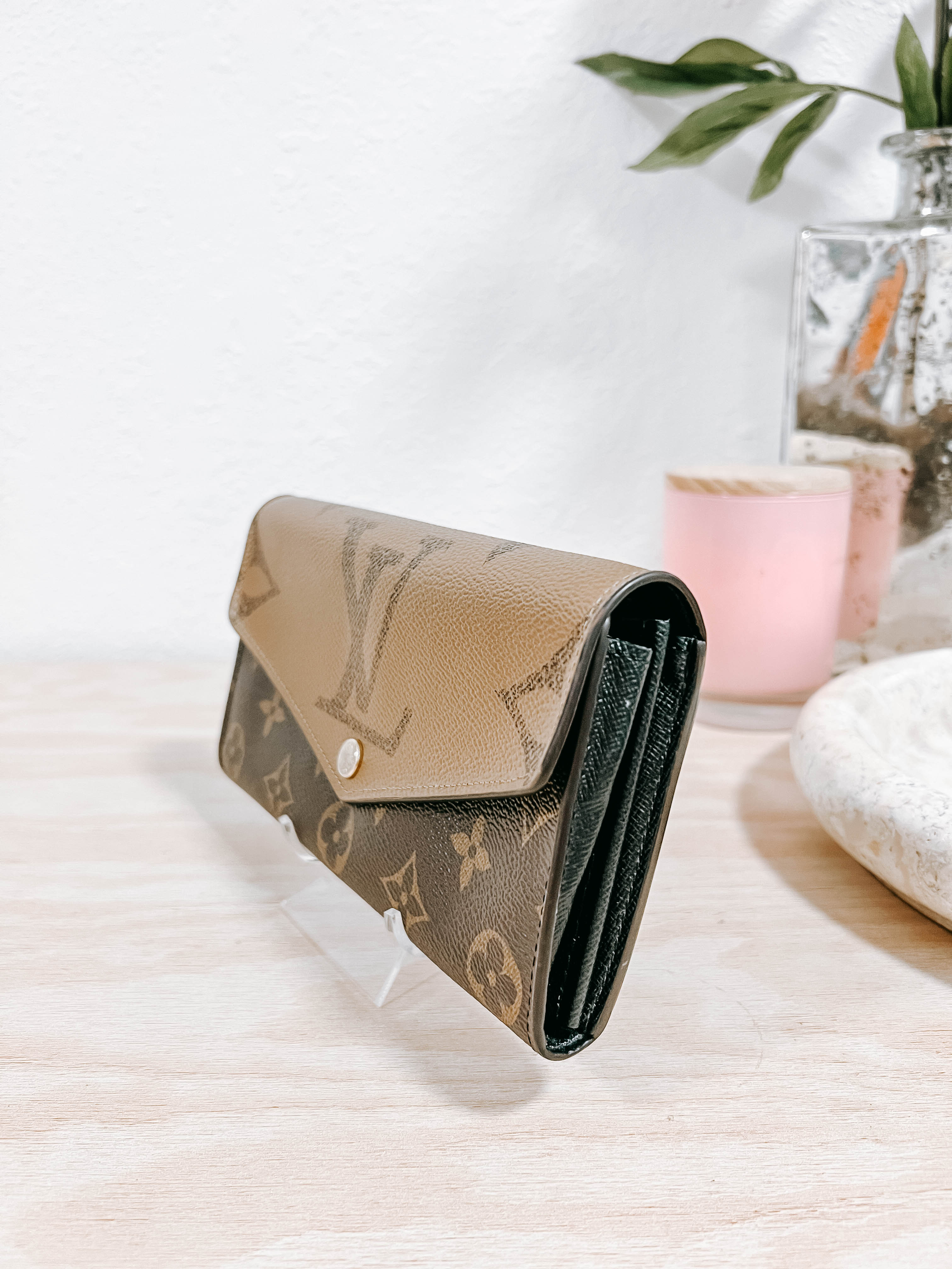 Pre-Owned Louis Vuitton Jumbo Reverse Monogram Sarah Wallet