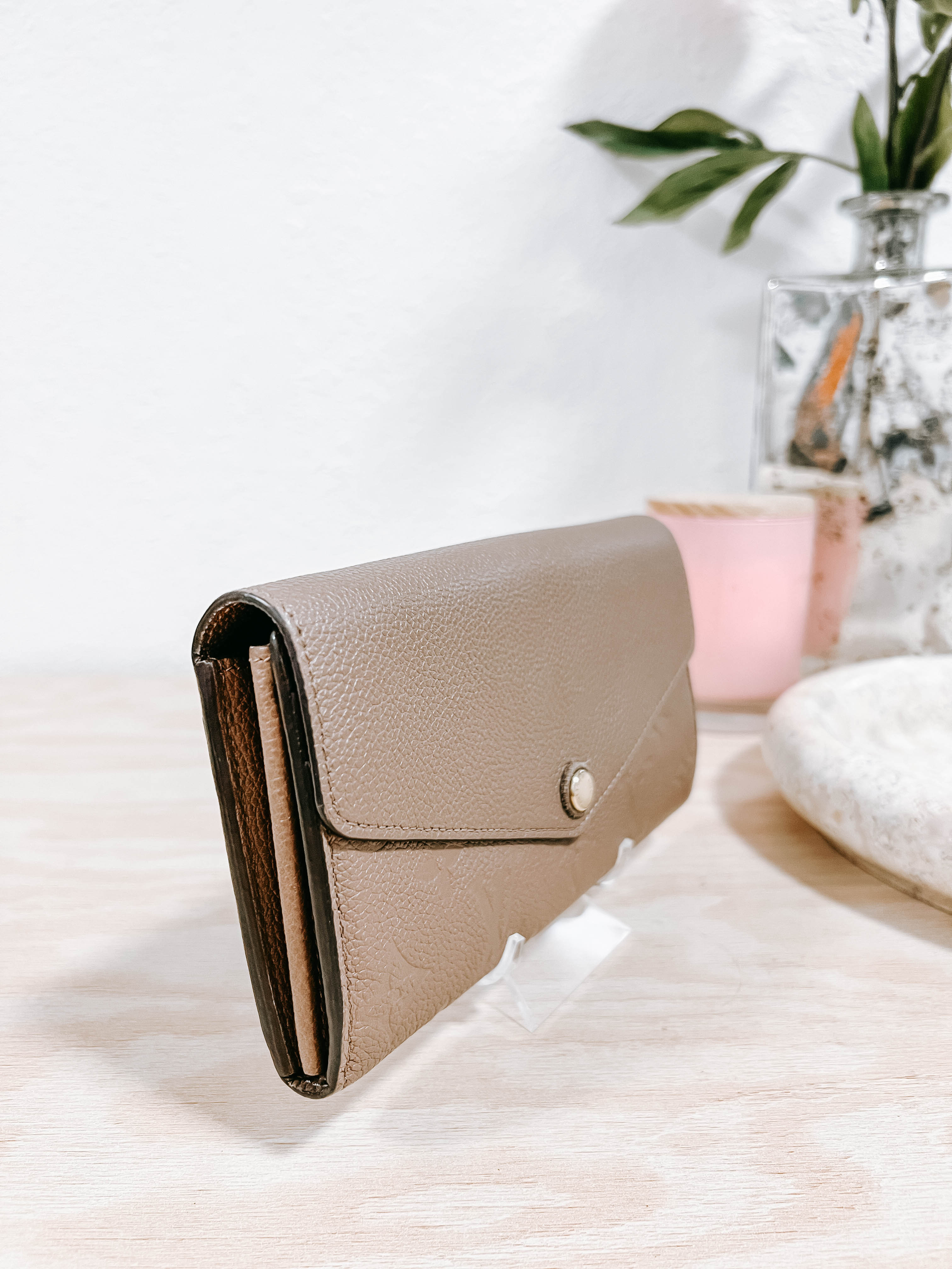 Pre-Owned Louis Vuitton Turtledove Empriente Sarah Wallet *Final Sale*