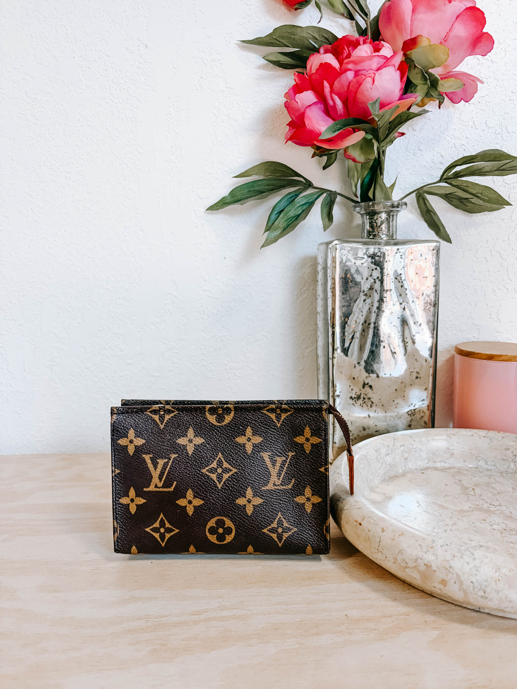 Pre-Owned Louis Vuitton Monogram Toiletry 15 Case *Final Sale*