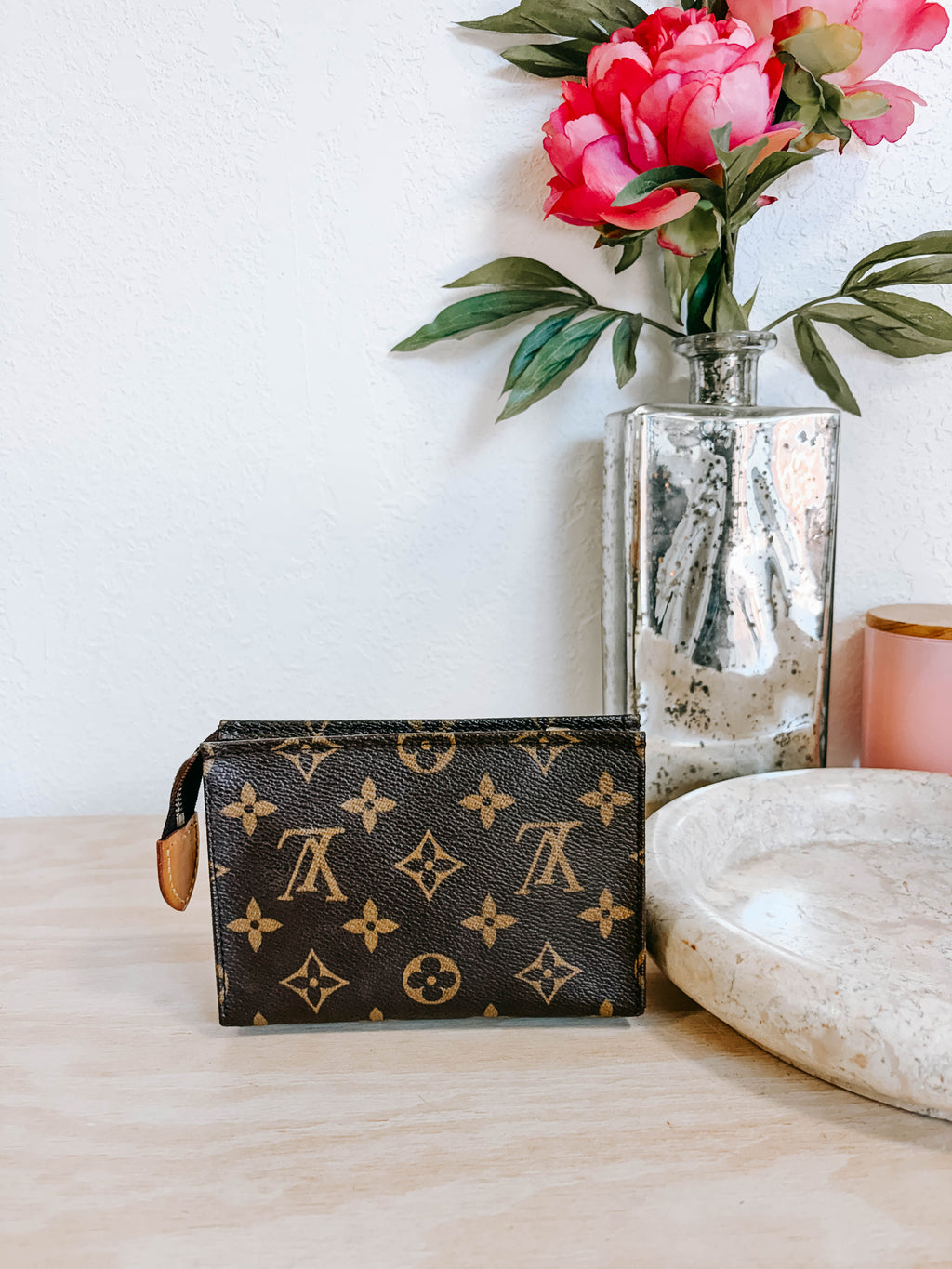Pre-Owned Louis Vuitton Monogram Toiletry 15 Case *Final Sale*
