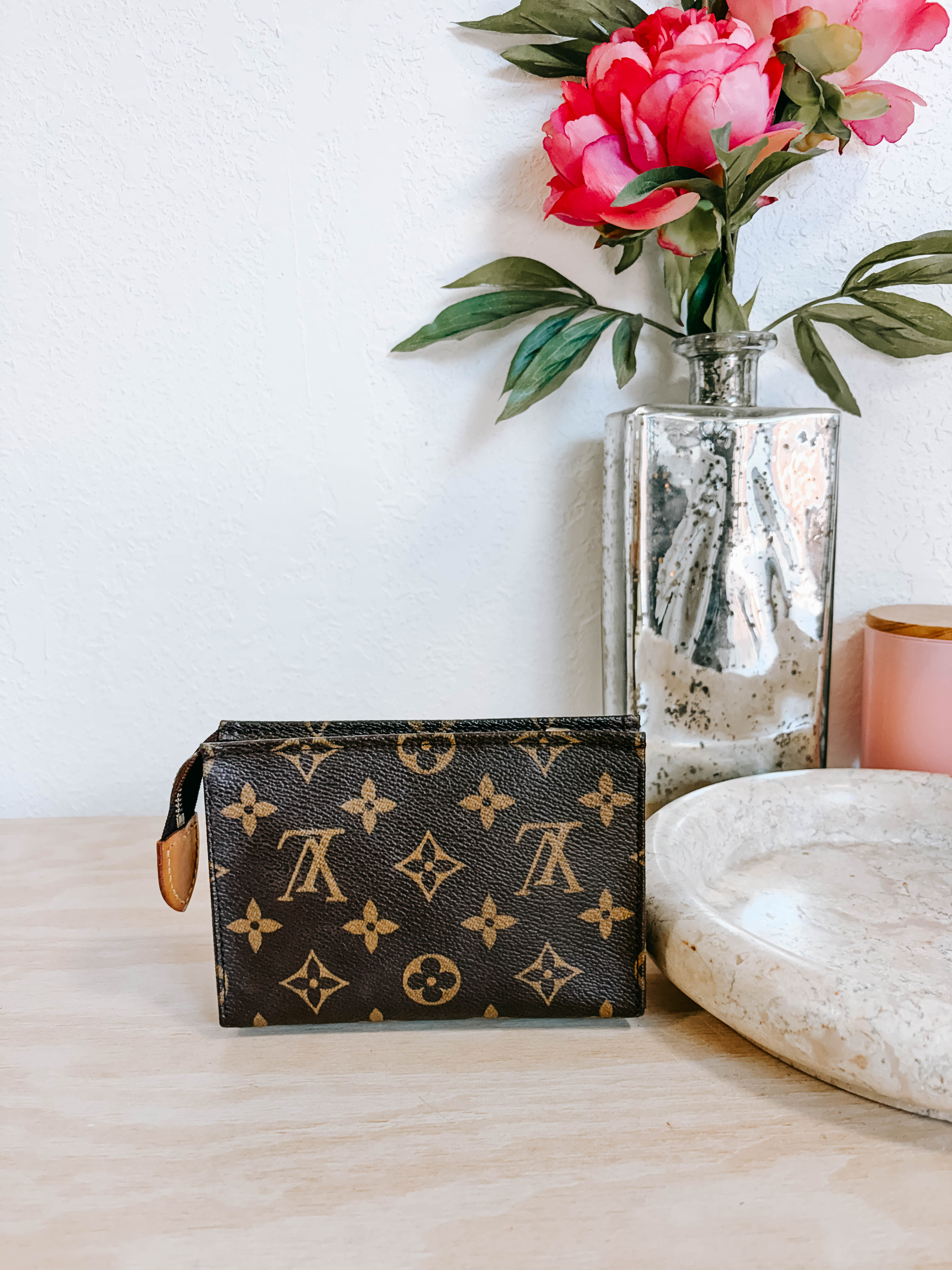 Pre-Owned Louis Vuitton Monogram Toiletry 15 Case *Final Sale*