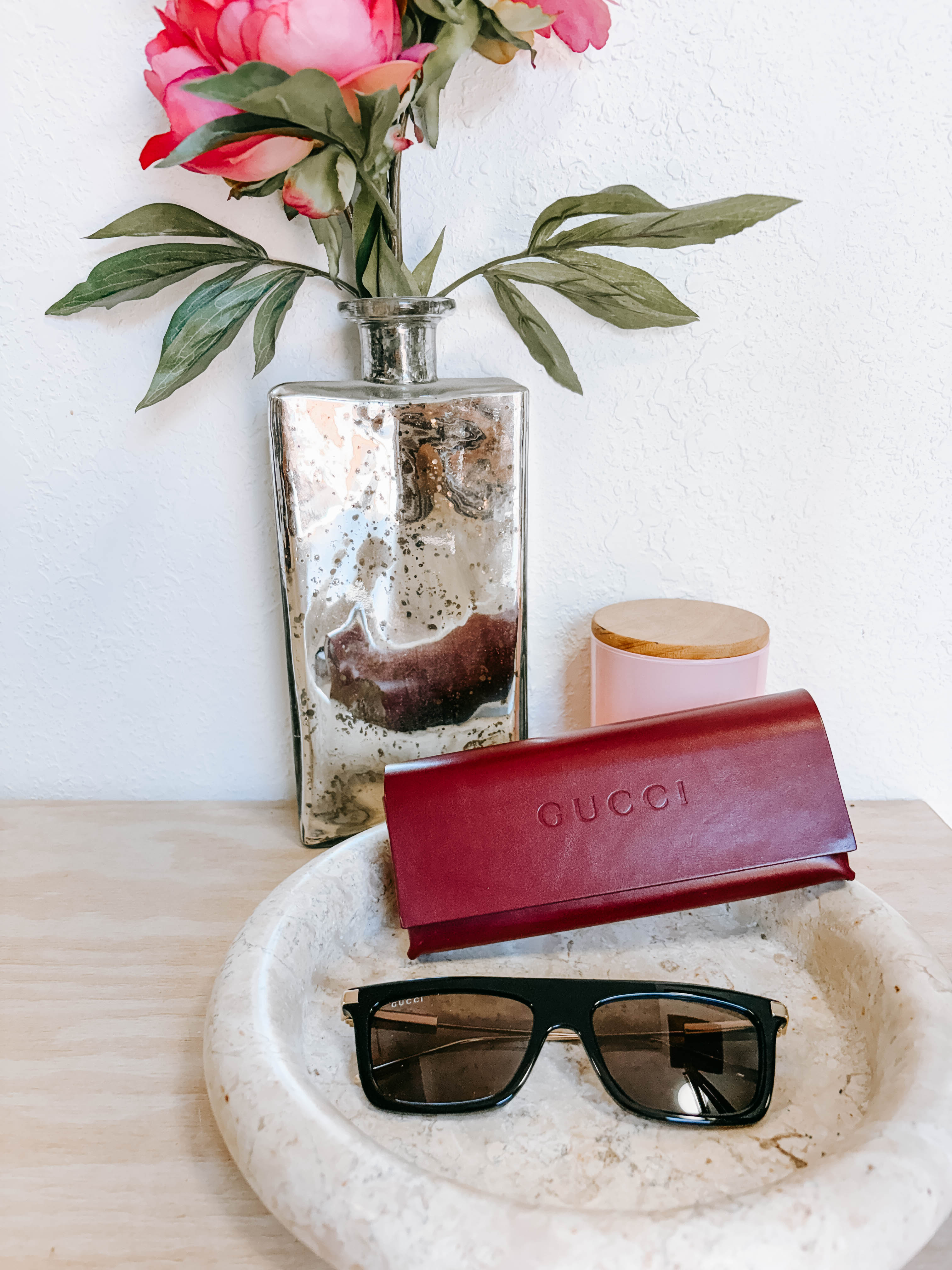 Pre-Owned Gucci Black Wide Frame Sunglasses with Case