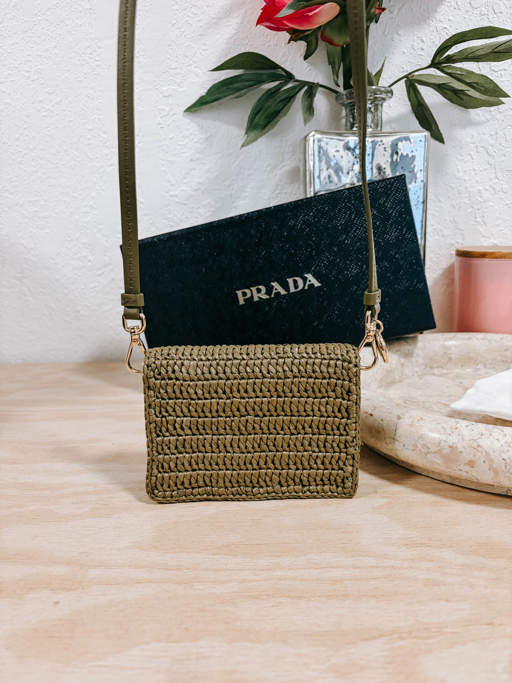 Pre-Owned Prada Olive Green Raffia Card Holder On Strap