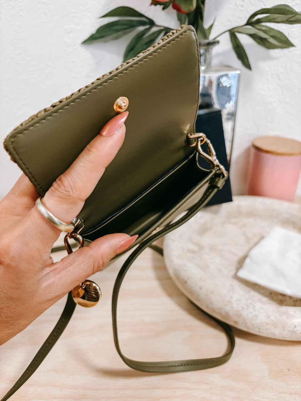 Pre-Owned Prada Olive Green Raffia Card Holder On Strap