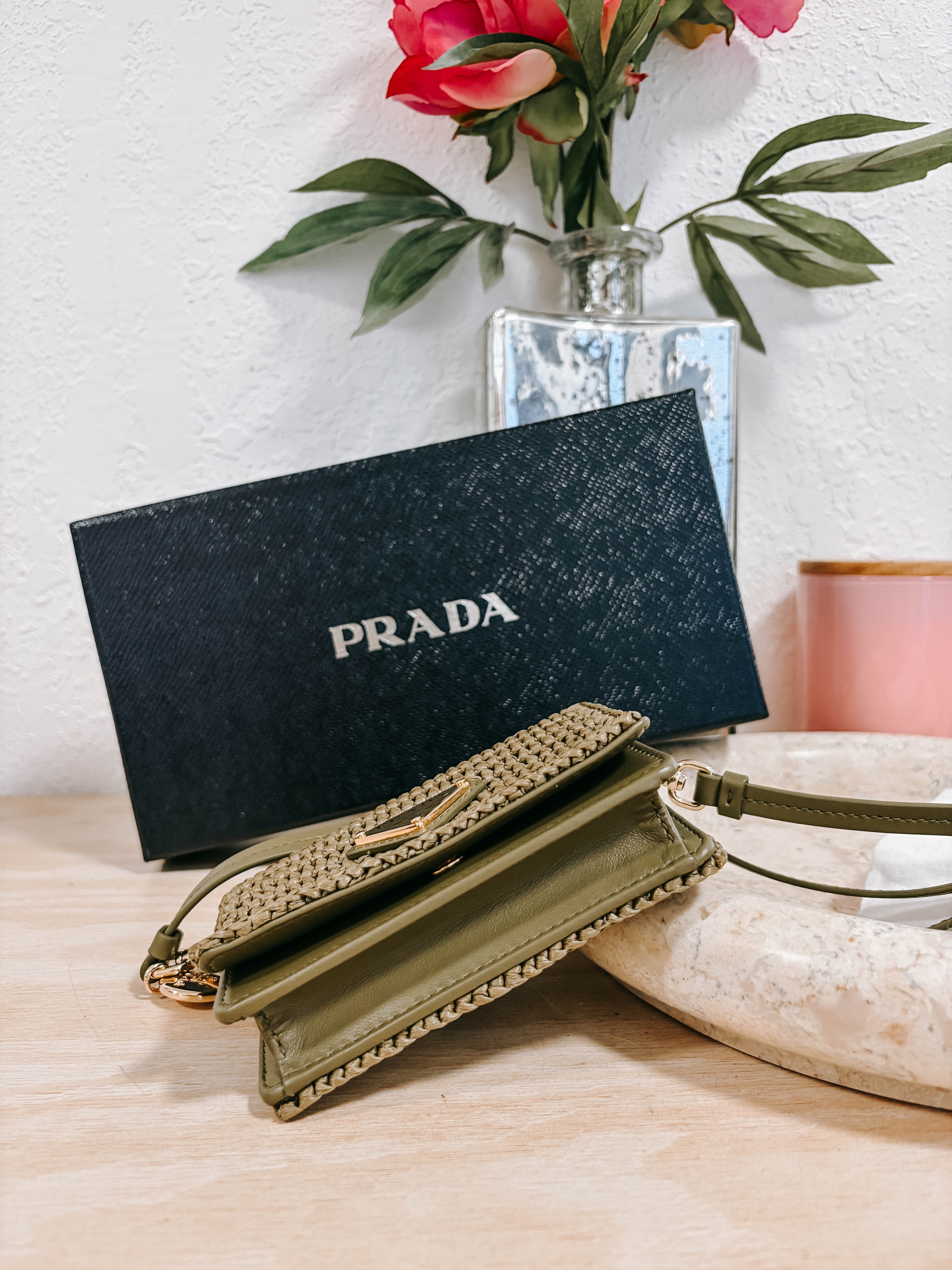 Pre-Owned Prada Olive Green Raffia Card Holder On Strap