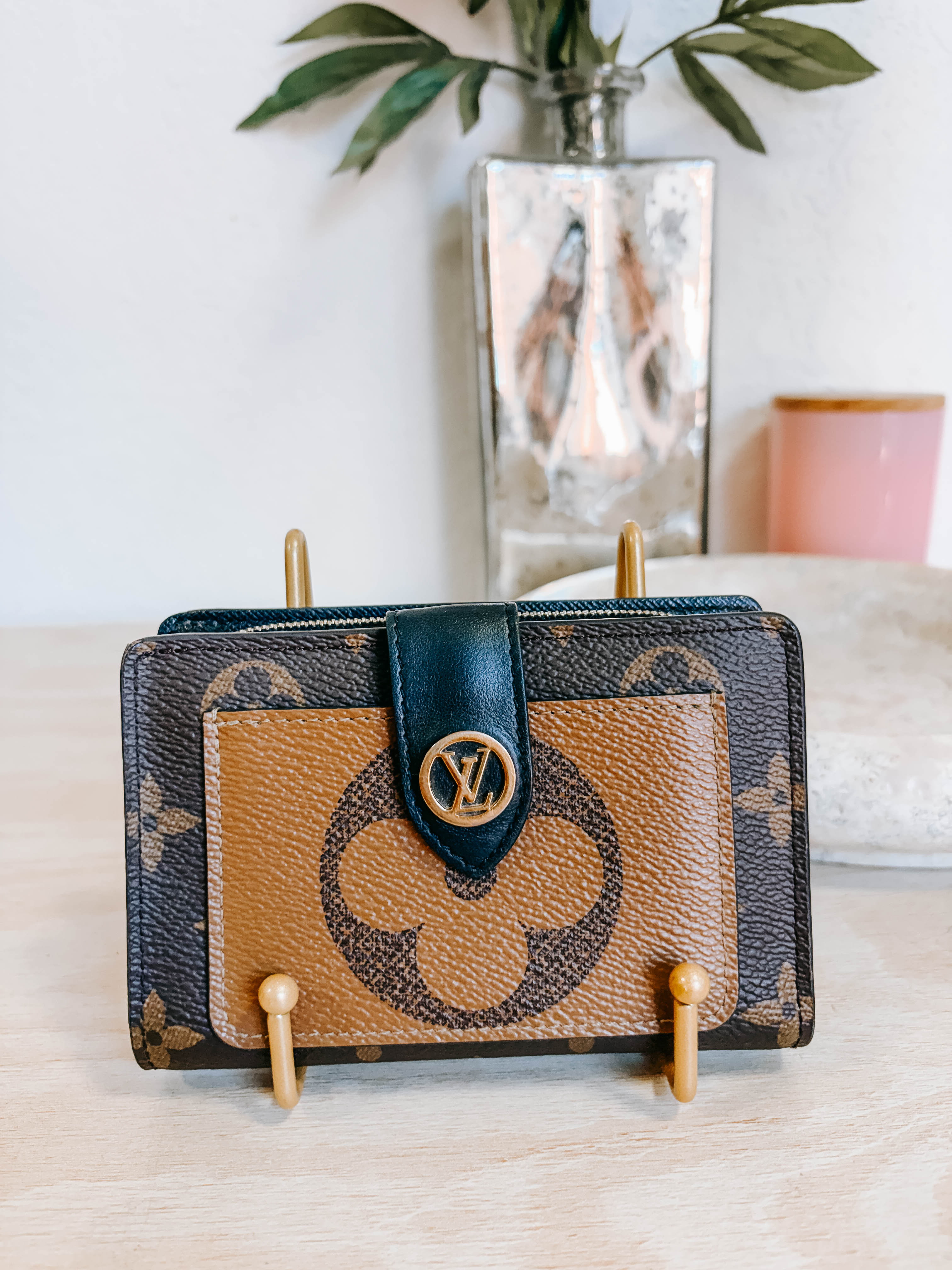 Pre-Owned Louis Vuitton Juliette Wallet Reverse Monogram