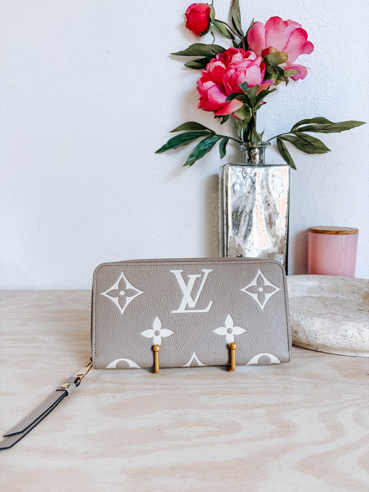 Pre-Owned Louis Vuitton Bicolor Empriente Zippy Wallet