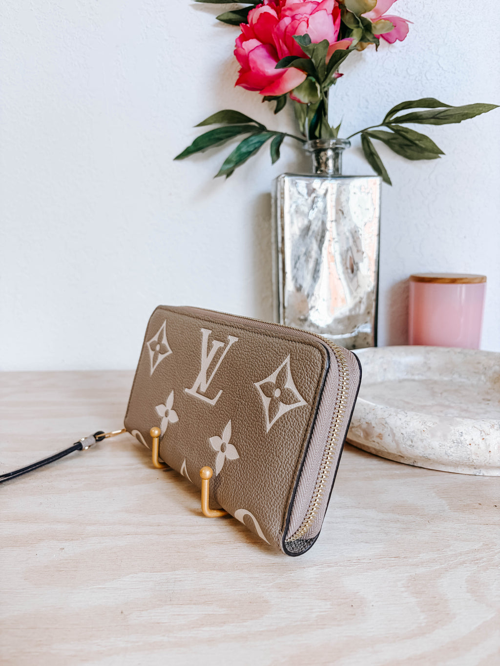 Pre-Owned Louis Vuitton Bicolor Empriente Zippy Wallet