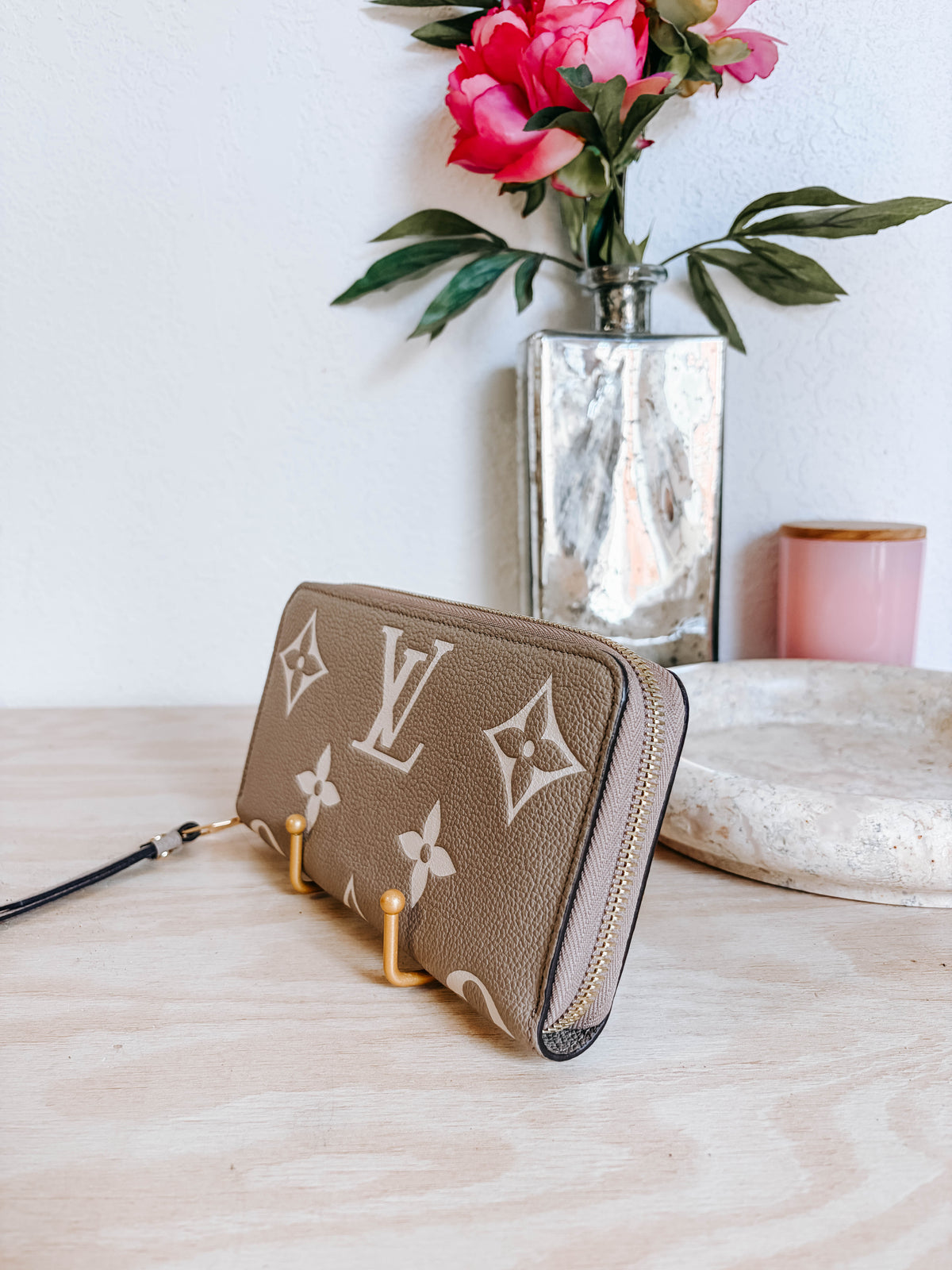 Pre-Owned Louis Vuitton Bicolor Empriente Zippy Wallet
