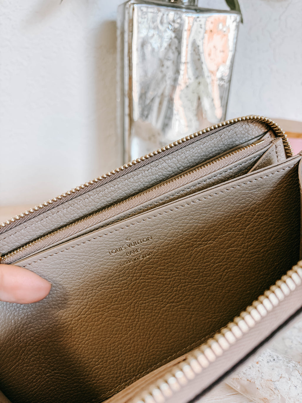 Pre-Owned Louis Vuitton Bicolor Empriente Zippy Wallet