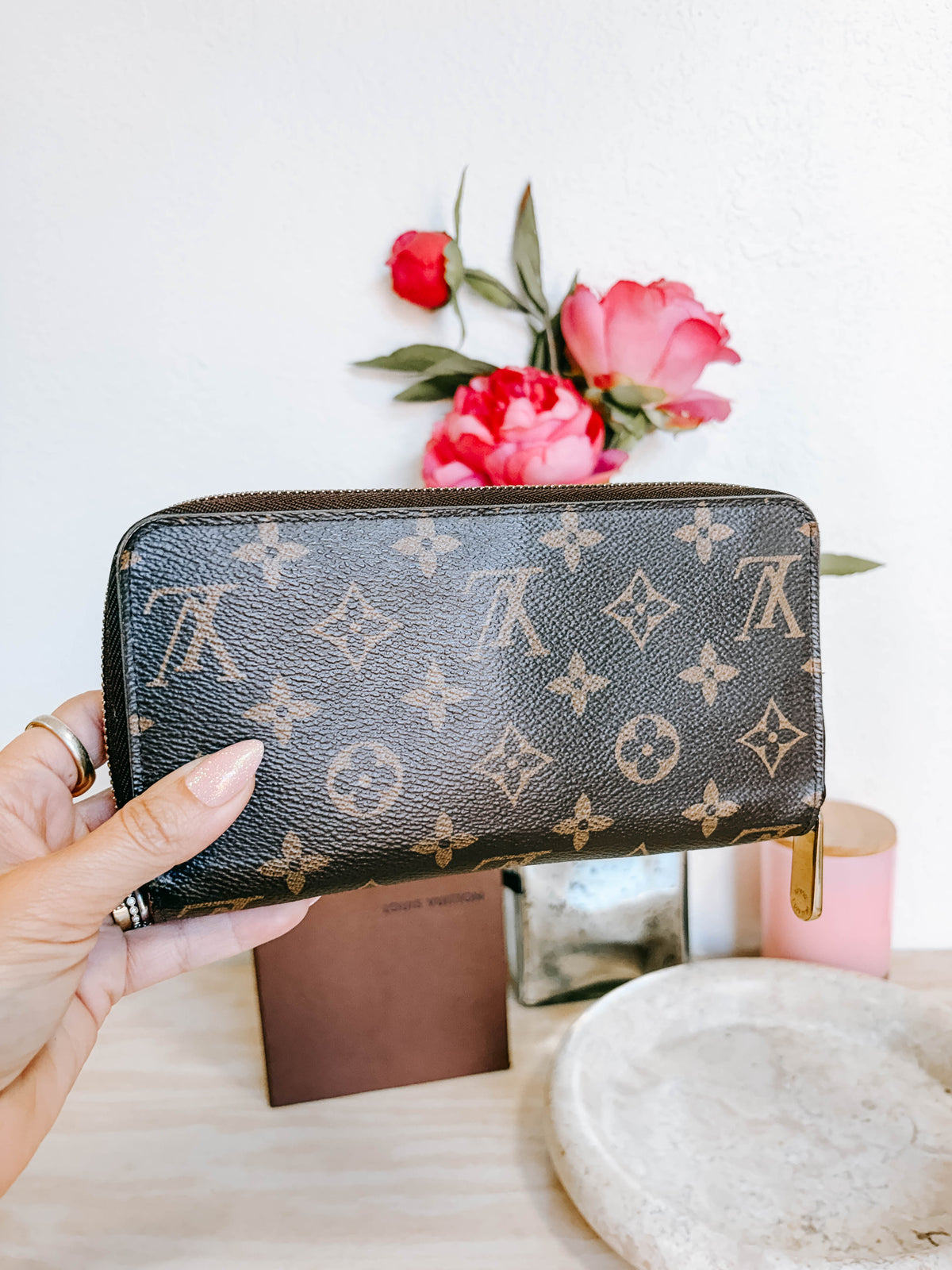 Pre-Owned Louis Vuitton Monogram Zippy Wallet - Rose Ballerine Interior
