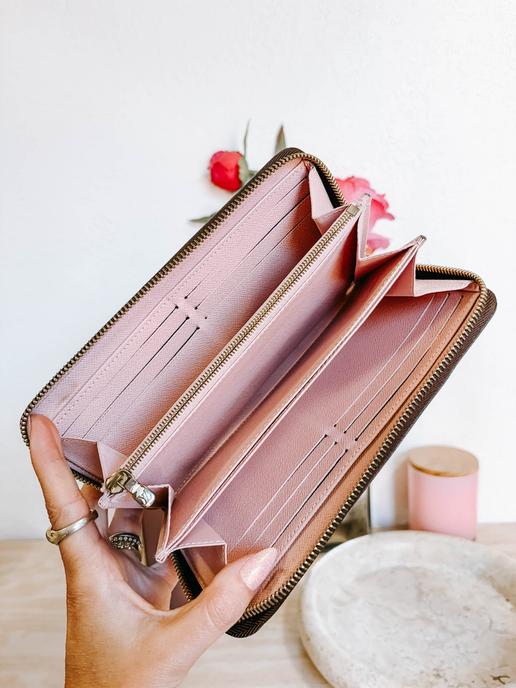 Pre-Owned Louis Vuitton Monogram Zippy Wallet - Rose Ballerine Interior