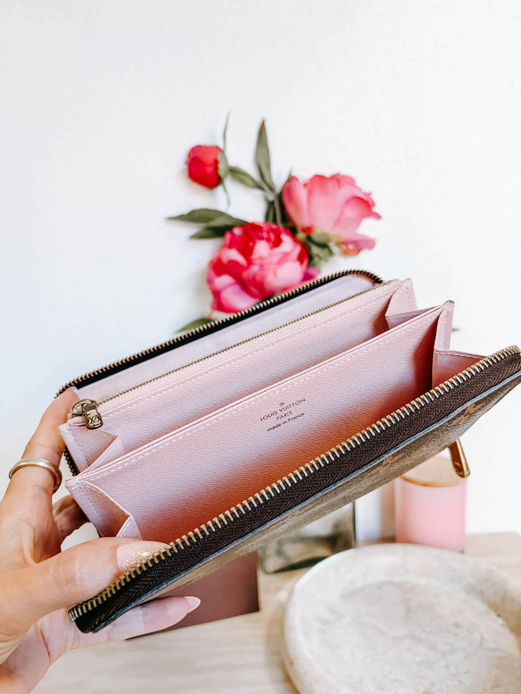 Pre-Owned Louis Vuitton Monogram Zippy Wallet - Rose Ballerine Interior