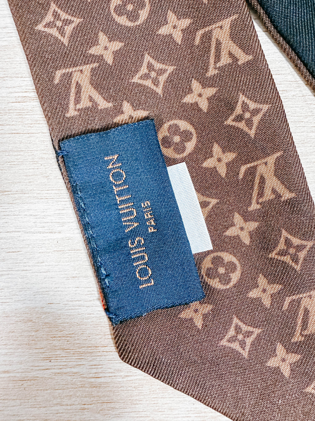Pre-Owned Louis Vuitton Silk Bandeau Scarf