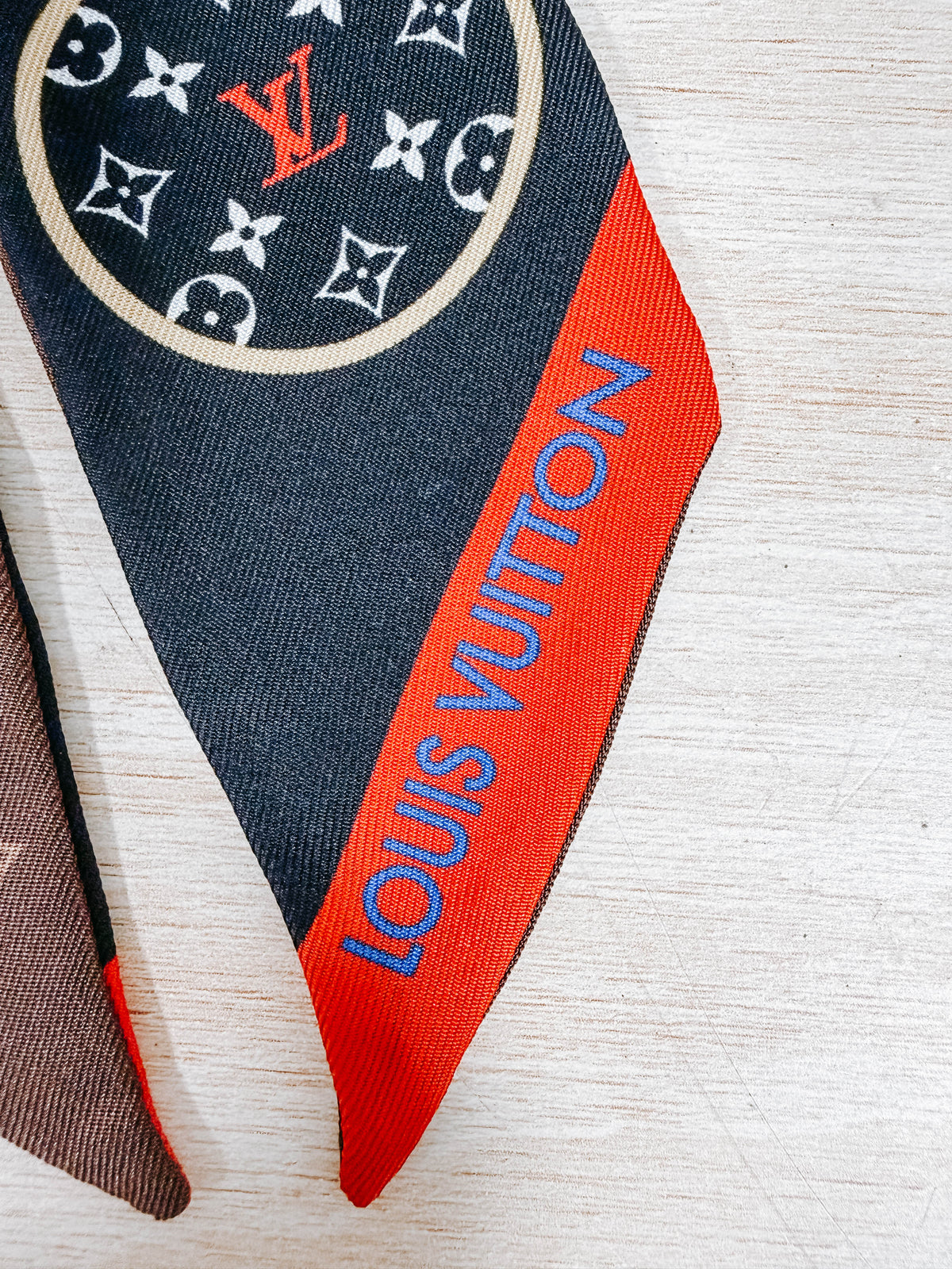 Pre-Owned Louis Vuitton Silk Bandeau Scarf