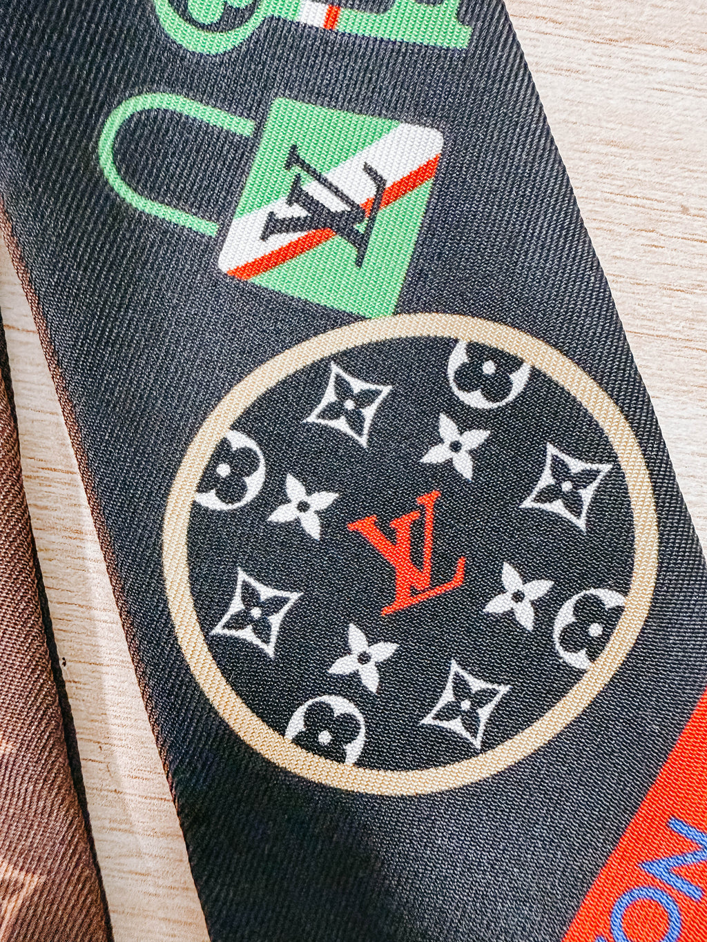 Pre-Owned Louis Vuitton Silk Bandeau Scarf
