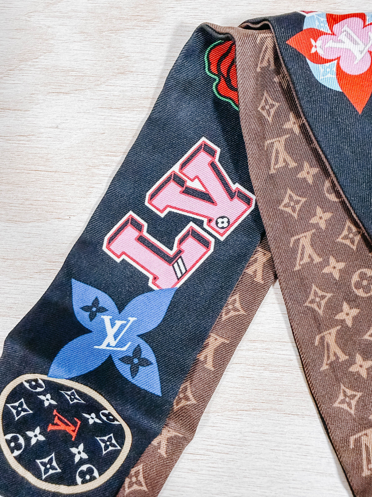 Pre-Owned Louis Vuitton Silk Bandeau Scarf