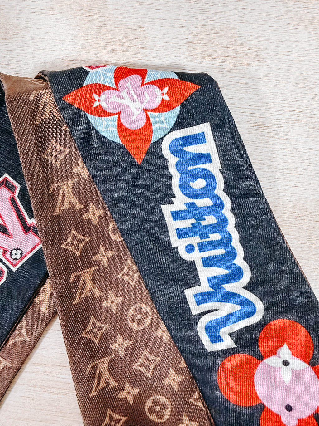 Pre-Owned Louis Vuitton Silk Bandeau Scarf