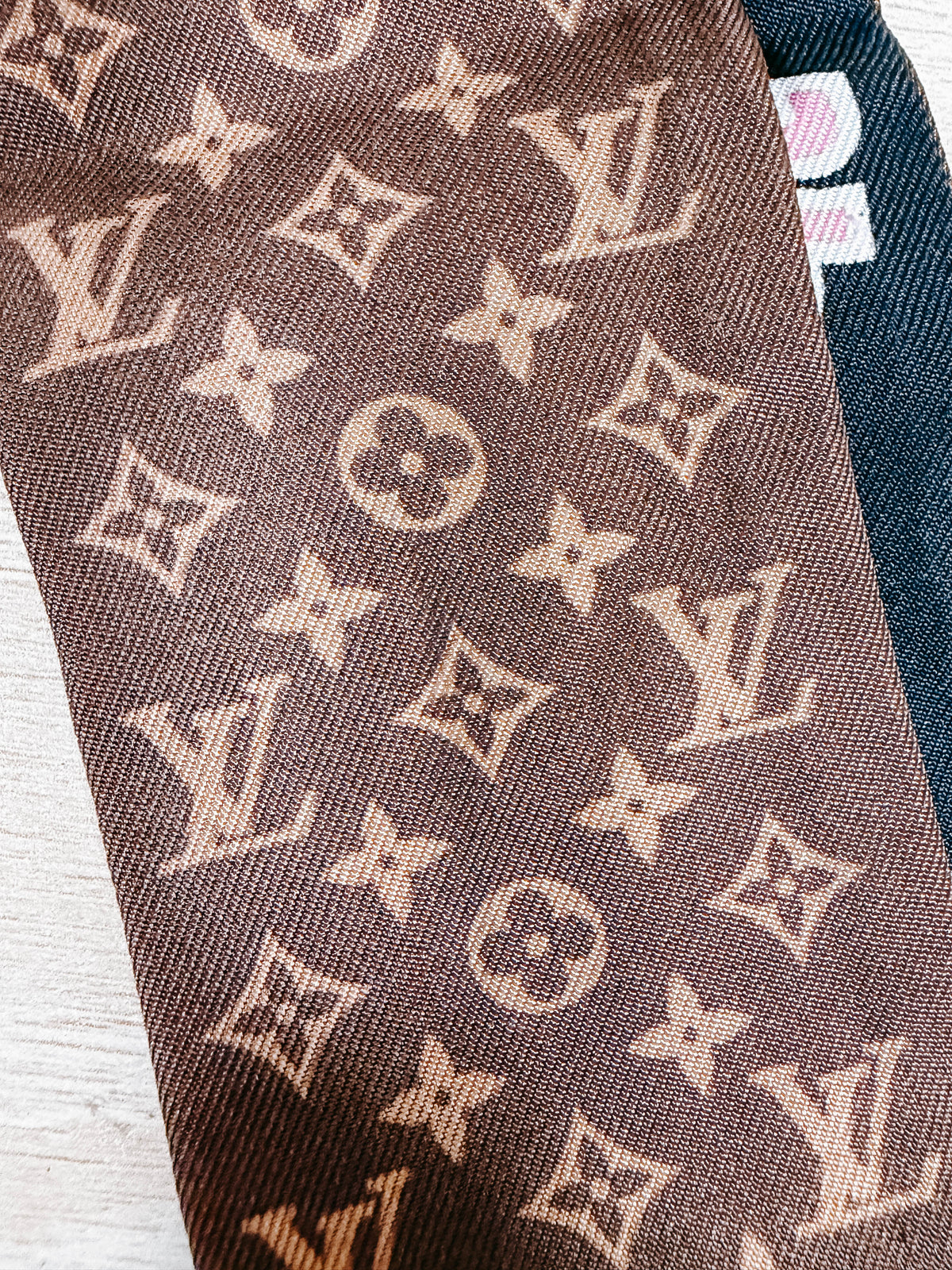 Pre-Owned Louis Vuitton Silk Bandeau Scarf