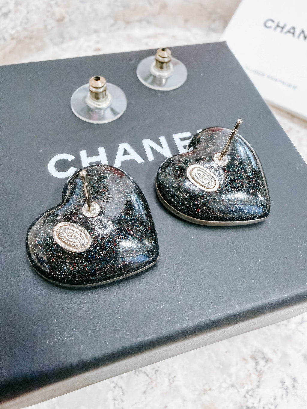Pre-Owned Chanel Rhinestone Heart CC 23P Stud Earrings