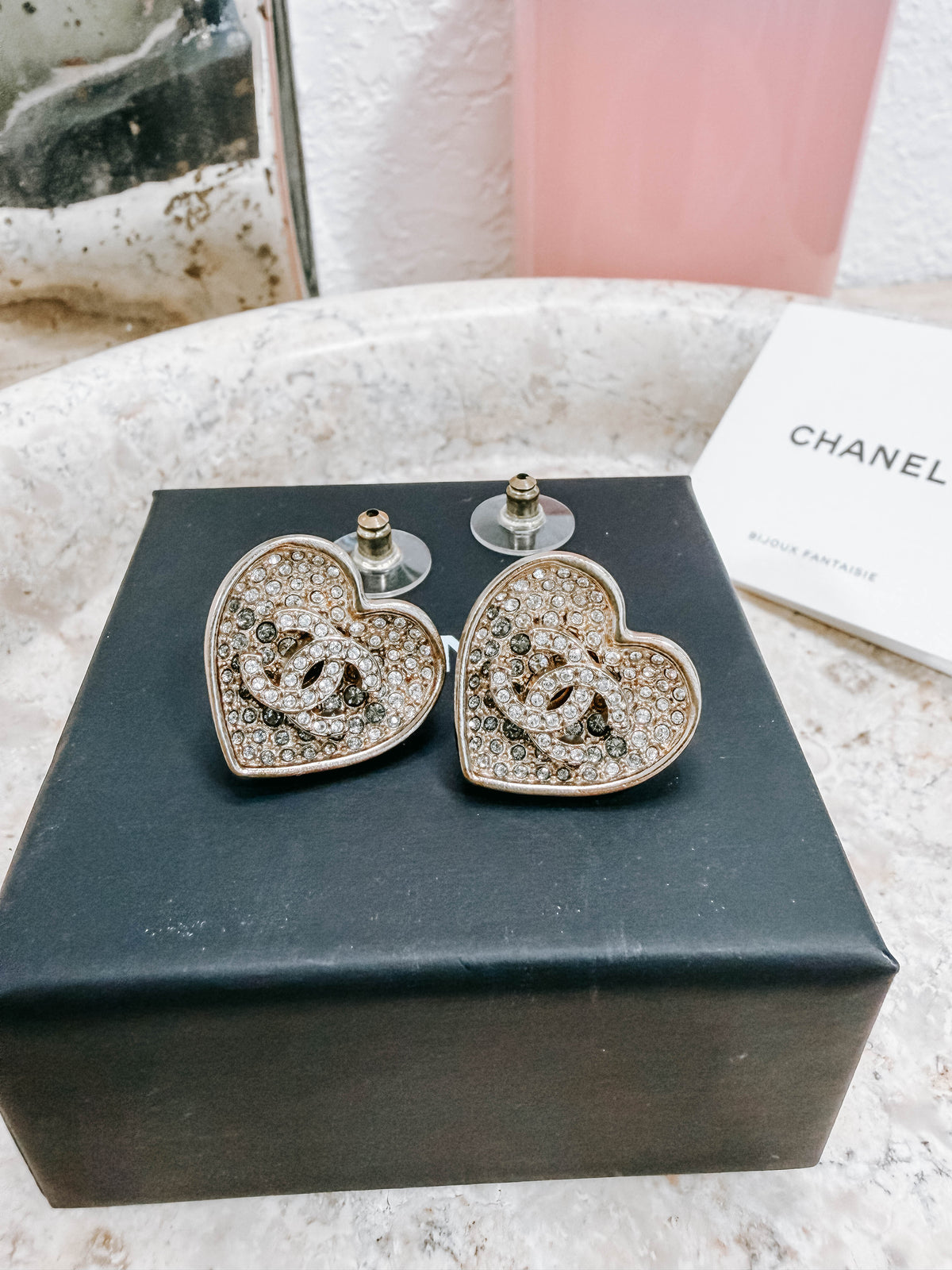 Pre-Owned Chanel Rhinestone Heart CC 23P Stud Earrings