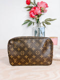 Pre-Owned Louis Vuitton Monogram Toiletry 23 Case