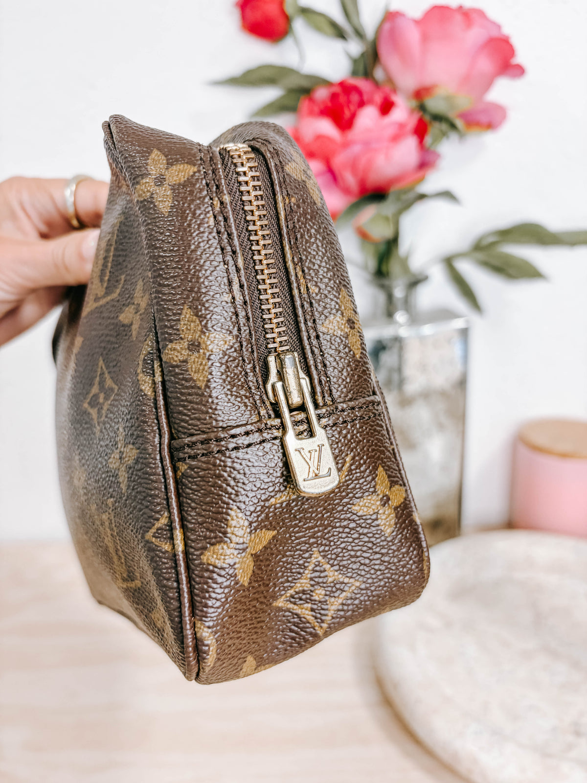 Pre-Owned Louis Vuitton Monogram Toiletry 23 Case