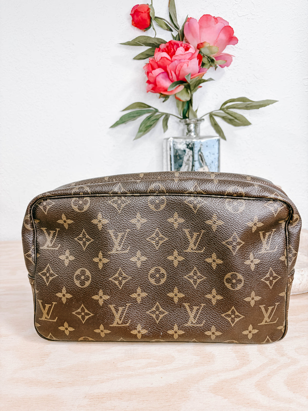 Pre-Owned Louis Vuitton Monogram Toiletry 28 Case
