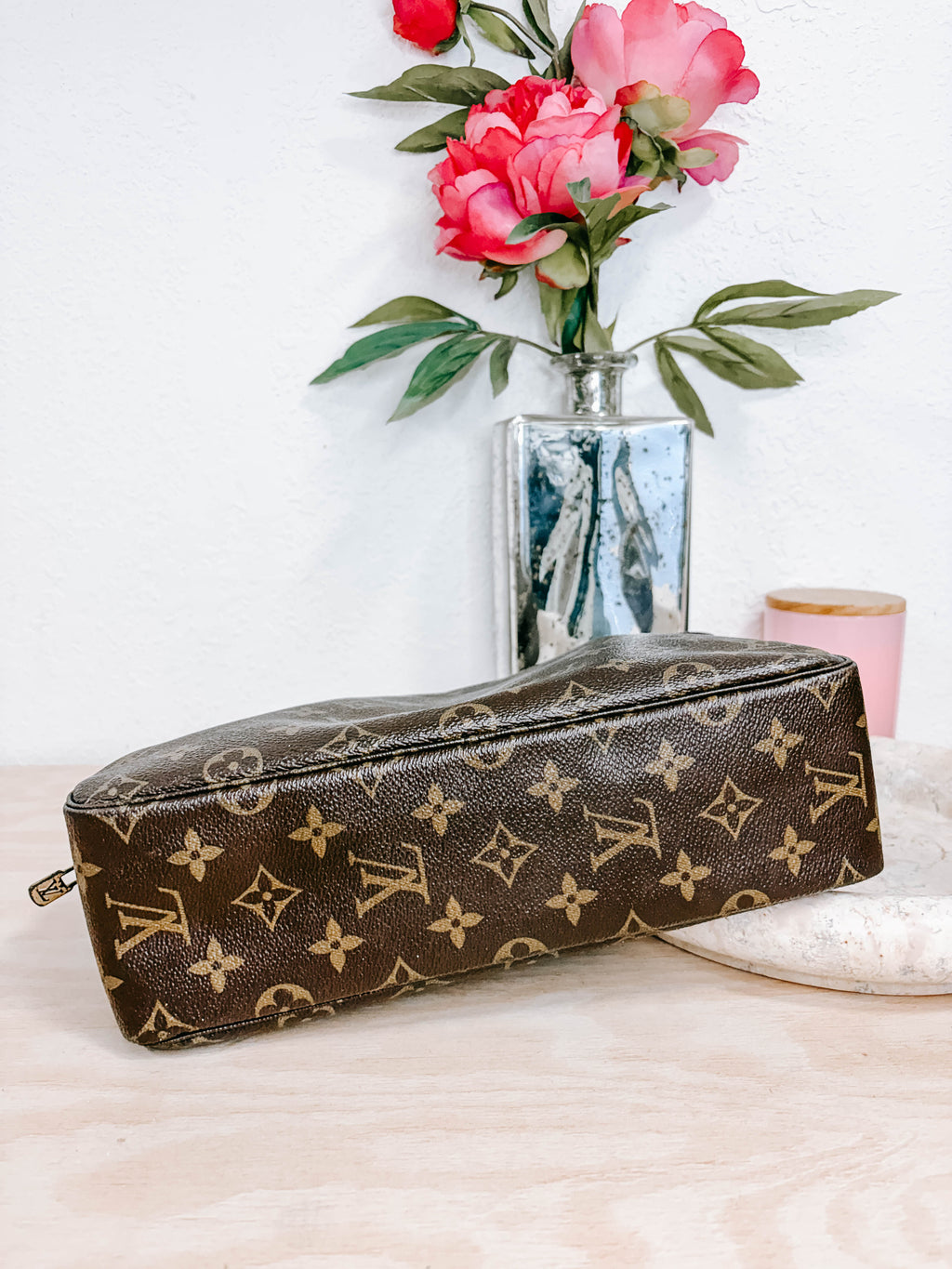 Pre-Owned Louis Vuitton Monogram Toiletry 28 Case