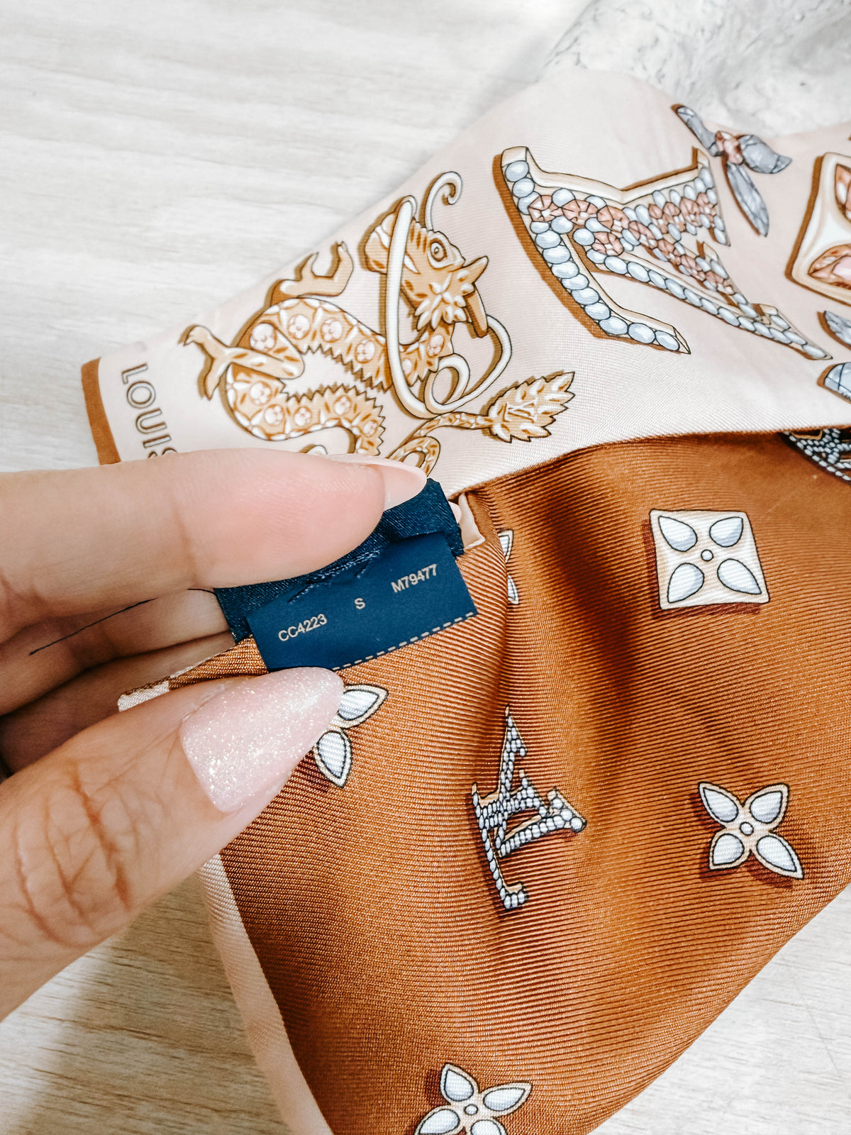 Pre-Owned Louis Vuitton Silk Jewel LV Logo Bandeau Scarf