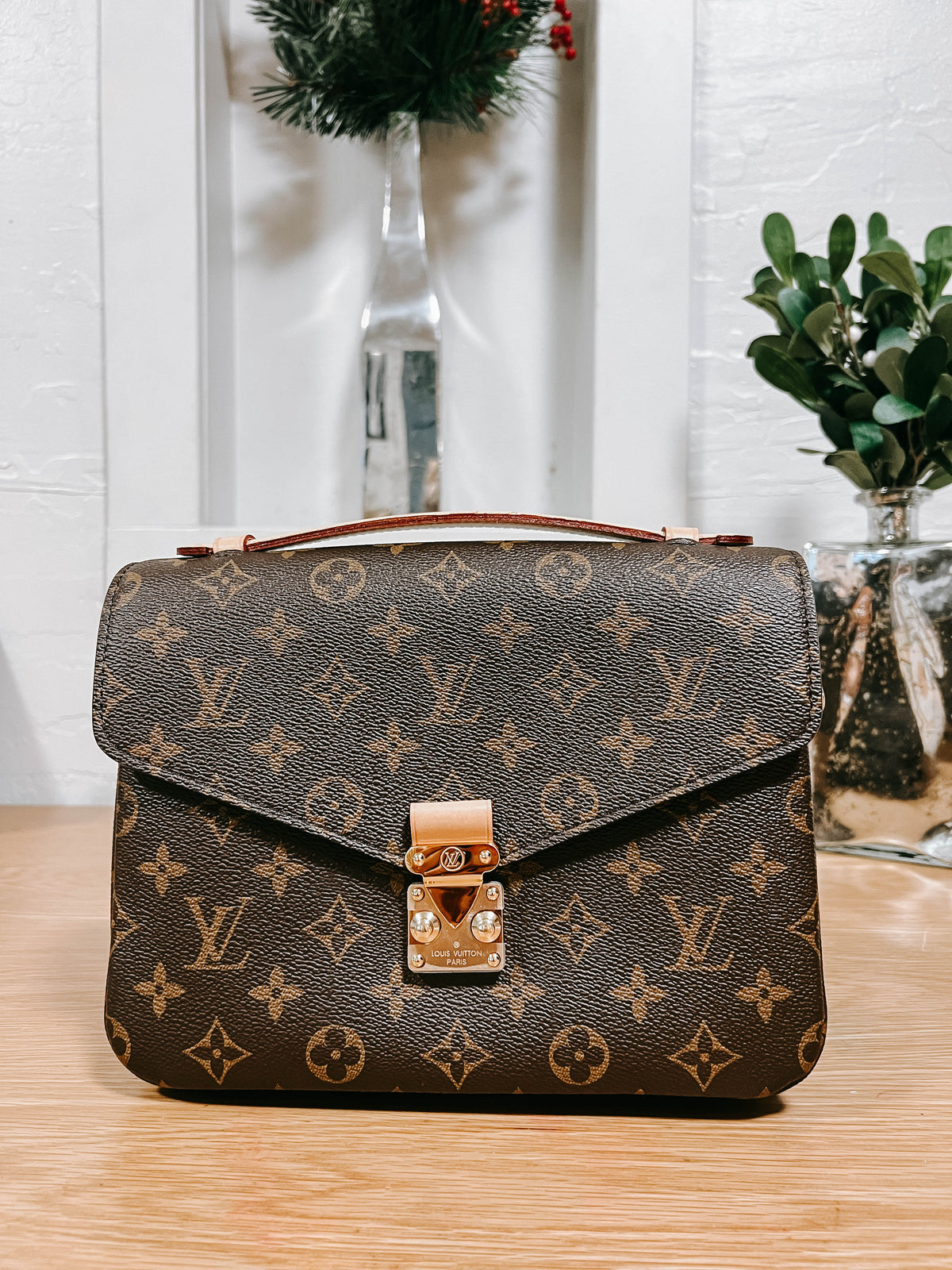 Pre-Owned Louis Vuitton Monogram Pochette Metis *Final Sale*