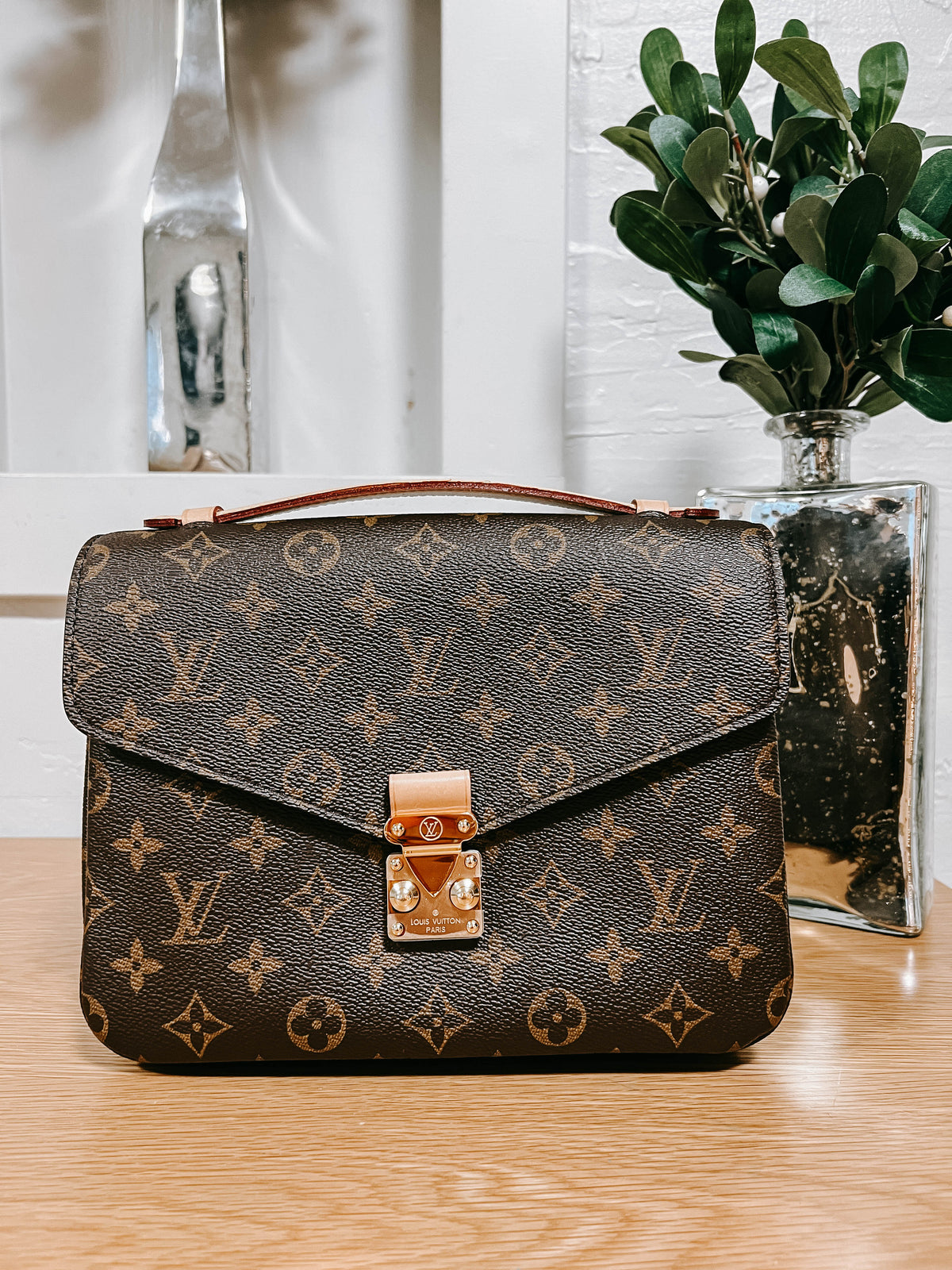 Pre-Owned Louis Vuitton Monogram Pochette Metis *Final Sale*