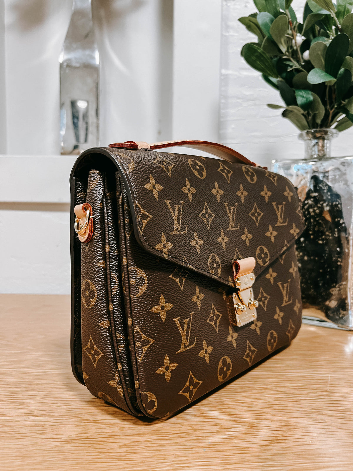 Pre-Owned Louis Vuitton Monogram Pochette Metis *Final Sale*