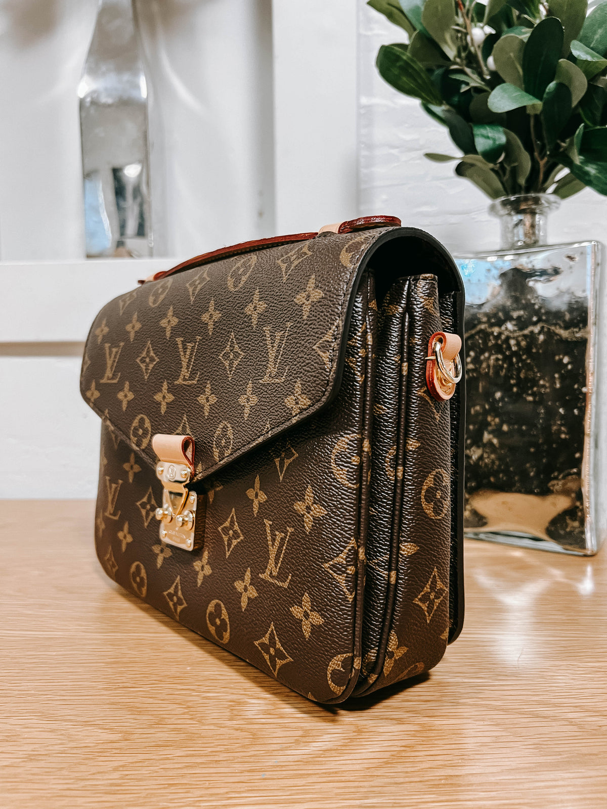 Pre-Owned Louis Vuitton Monogram Pochette Metis *Final Sale*